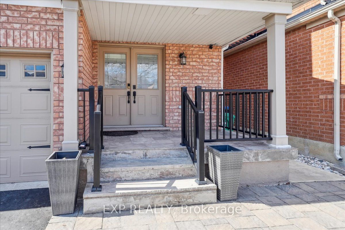 18 Raccoon St Property Photo 1