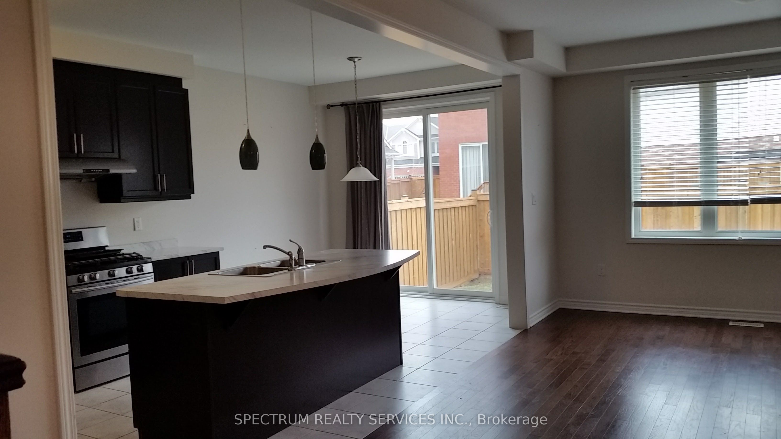 669 Gibson Cres Property Photo 1