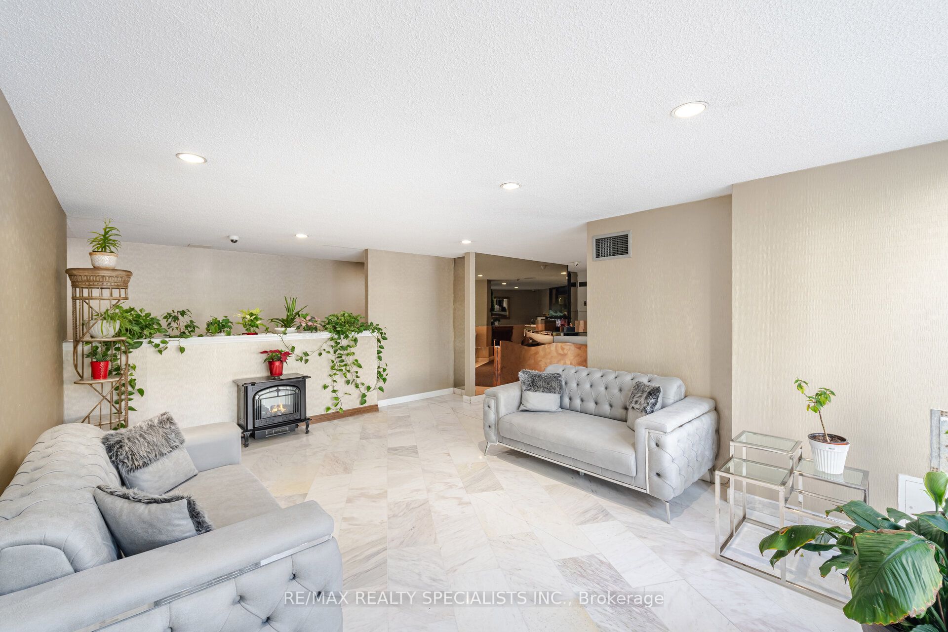 #1602 - 3695 Kaneff Crescent Property Photo 6