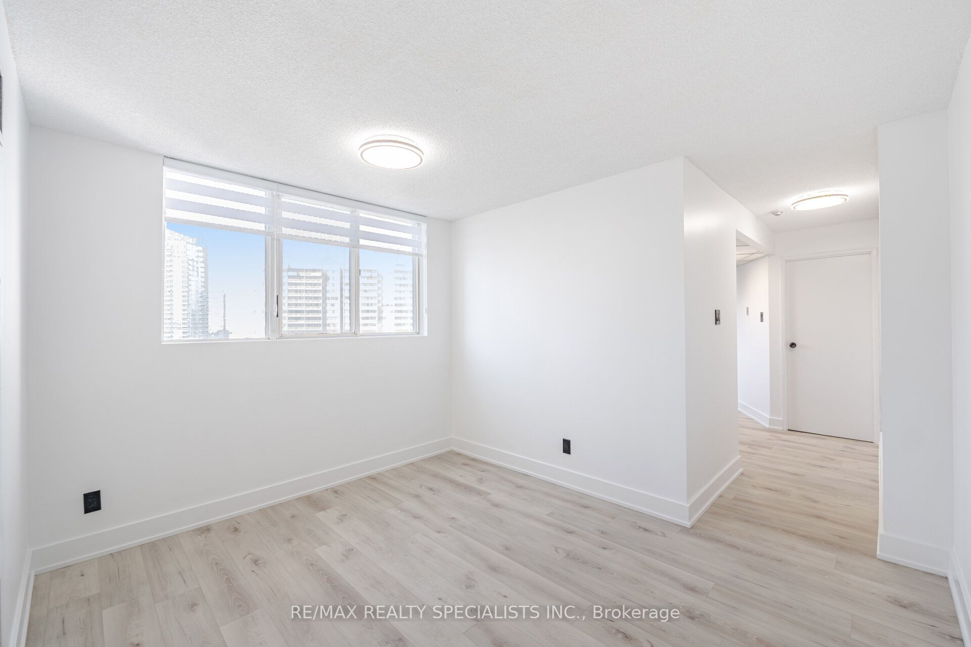 #1602 - 3695 Kaneff Crescent Property Photo 15