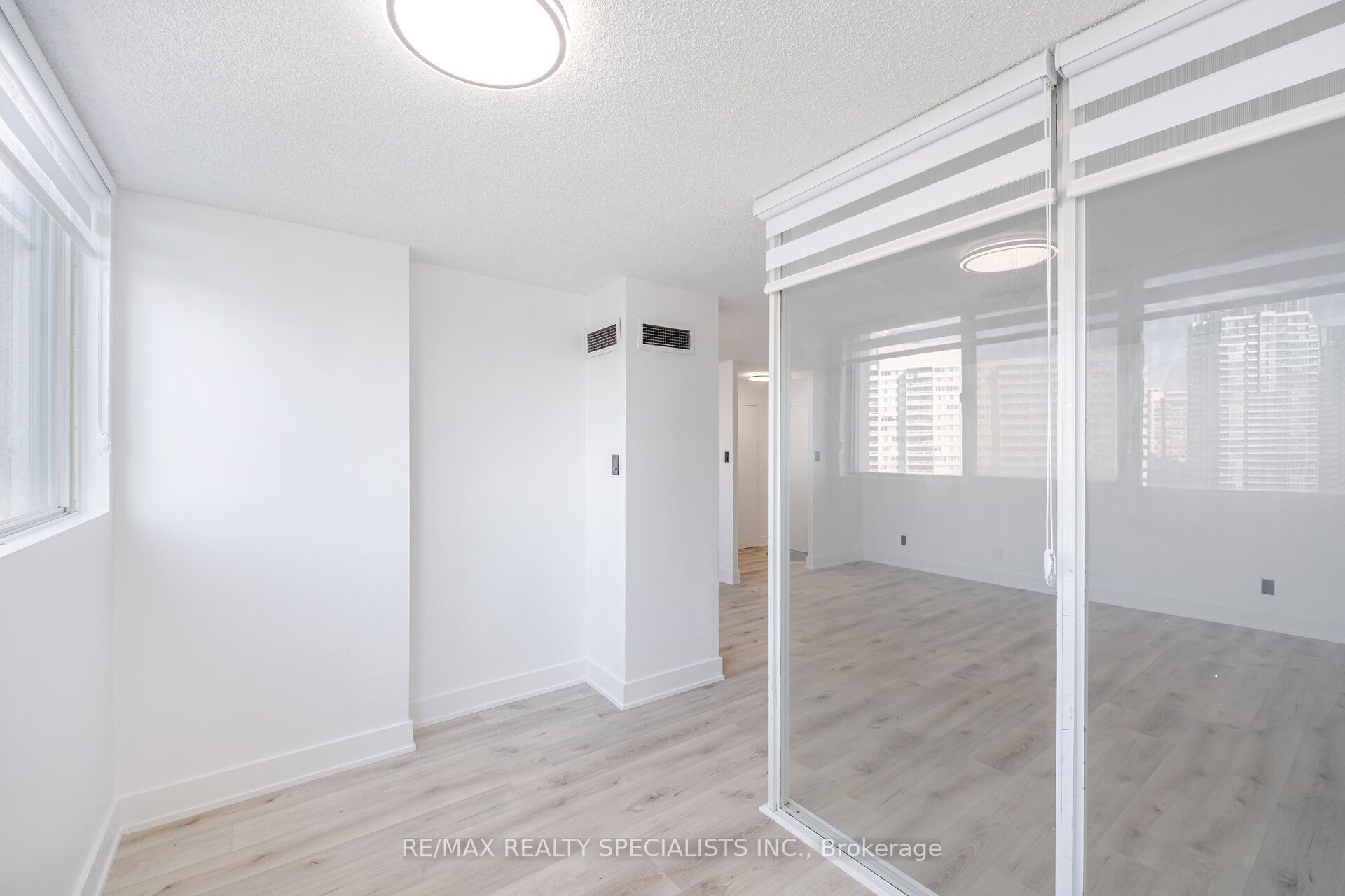 #1602 - 3695 Kaneff Crescent Property Photo 29