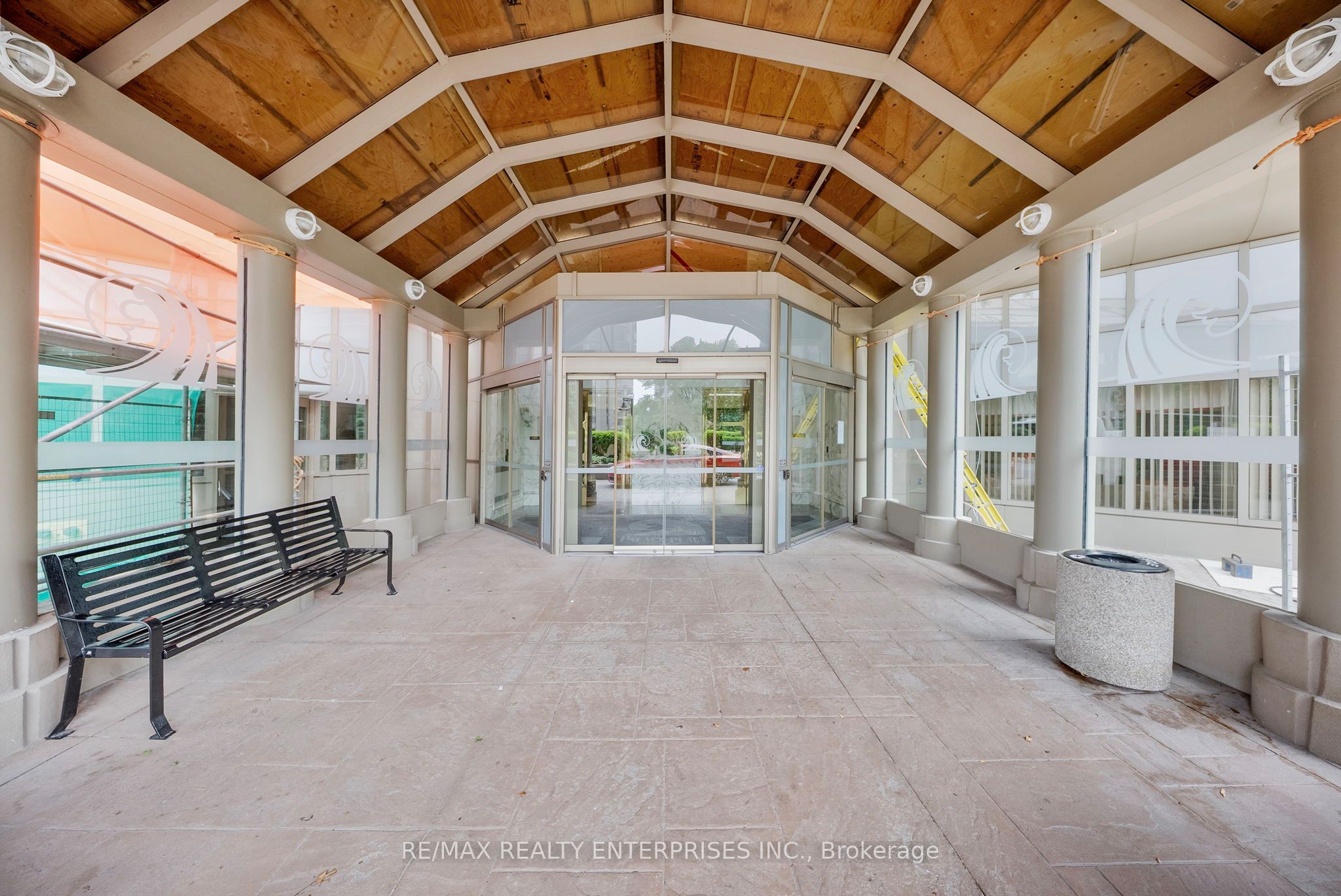 #1208 - 1 Palace Pier Court Property Photo 2