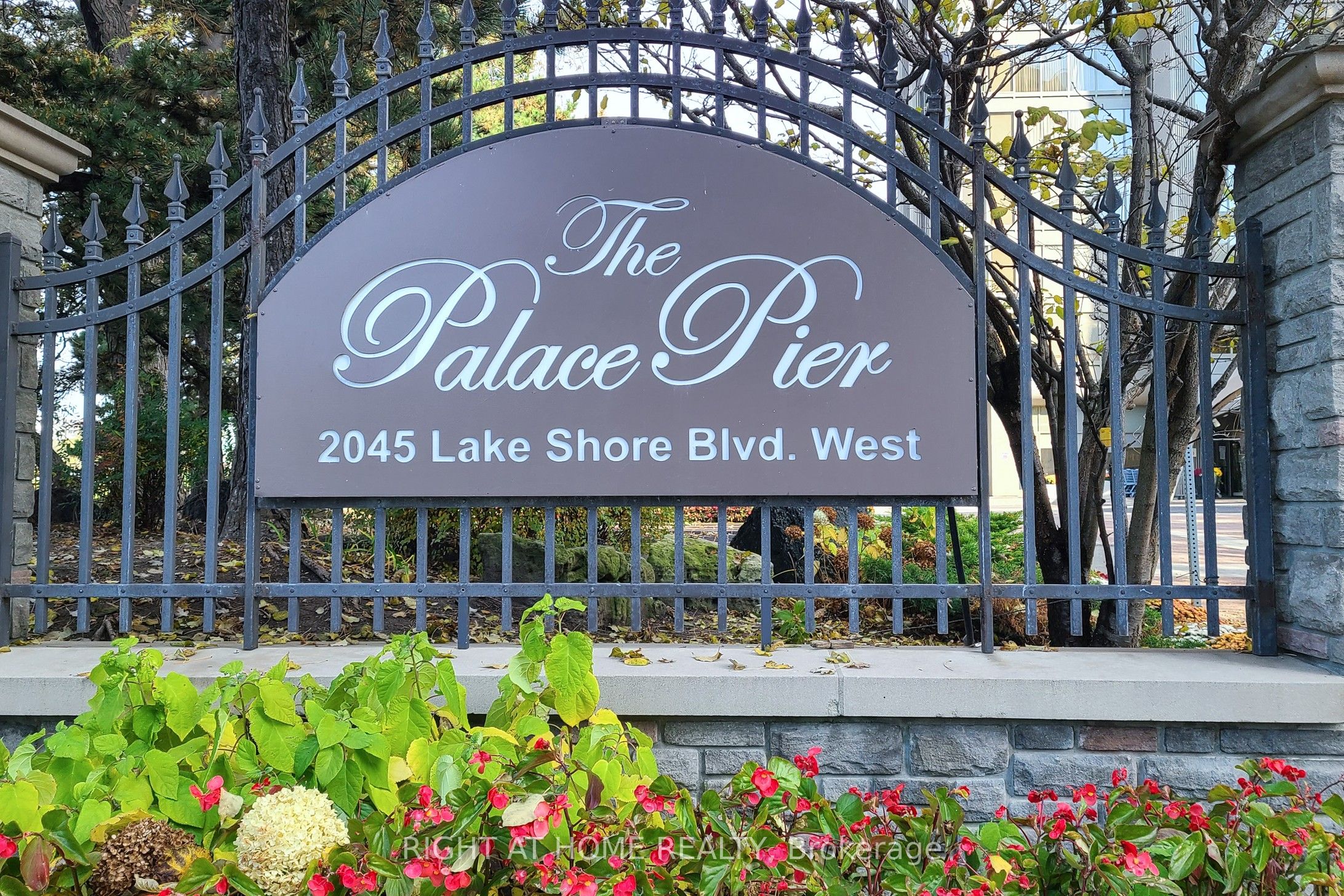 #507 - 2045 Lake Shore Boulevard Property Photo 1
