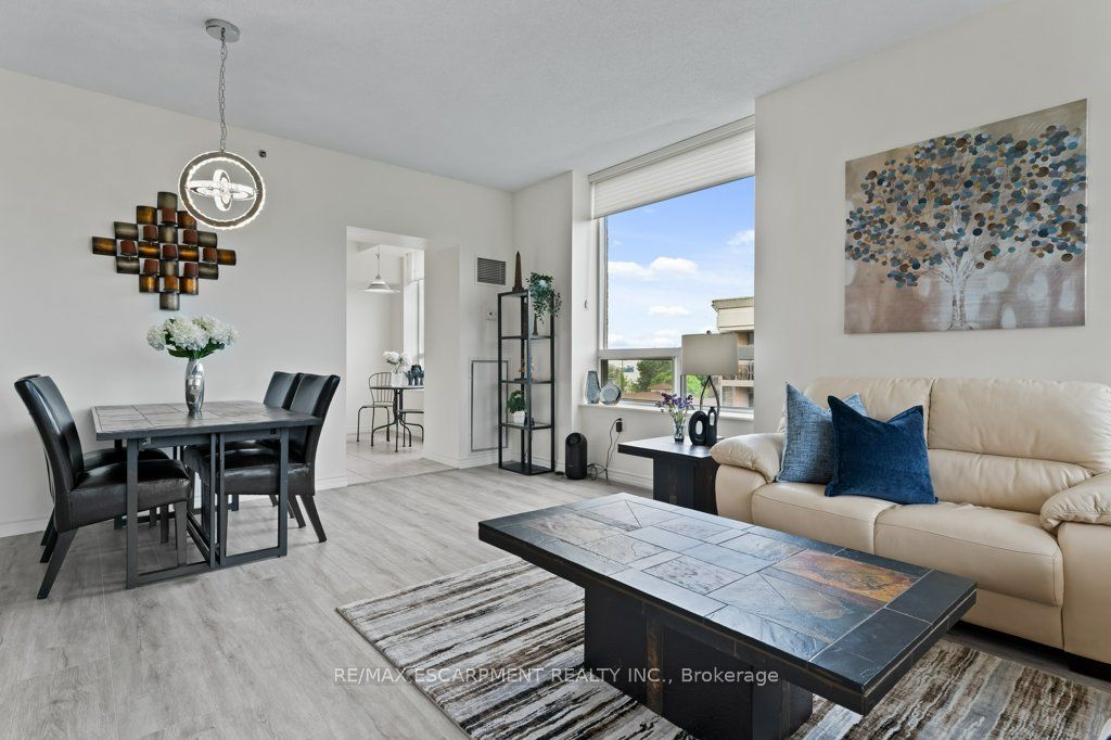 #2511 - 100 Burloak Drive Property Photo 11