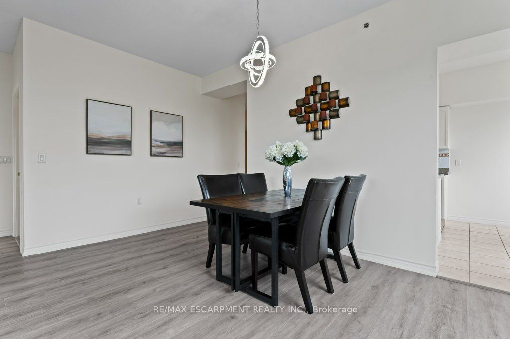 #2511 - 100 Burloak Drive Property Photo 12