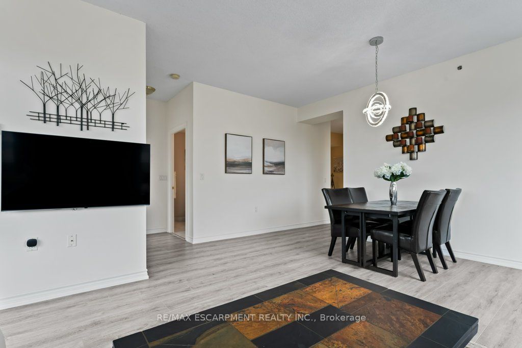 #2511 - 100 Burloak Drive Property Photo 13