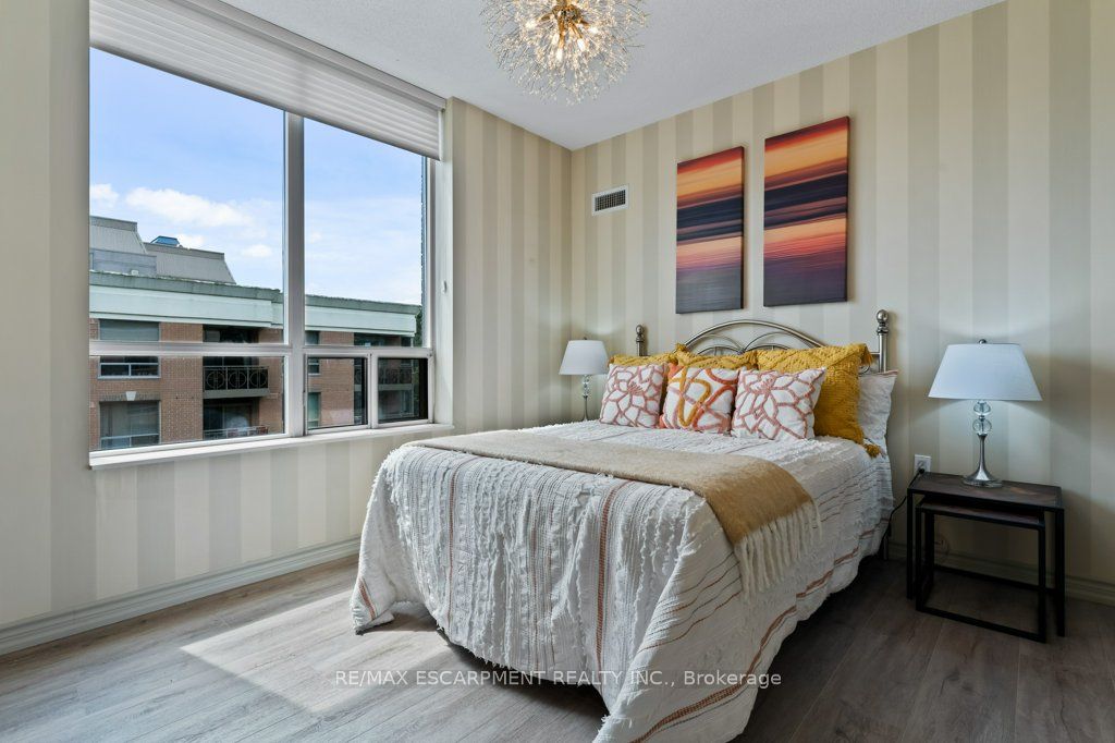 #2511 - 100 Burloak Drive Property Photo 14