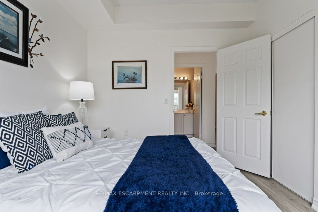 #2511 - 100 Burloak Drive Property Photo 19