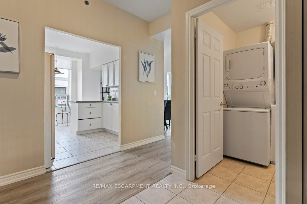 #2511 - 100 Burloak Drive Property Photo 22