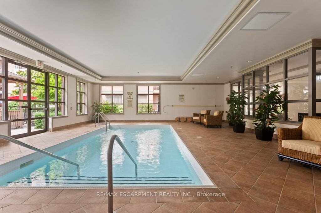 #2511 - 100 Burloak Drive Property Photo 32