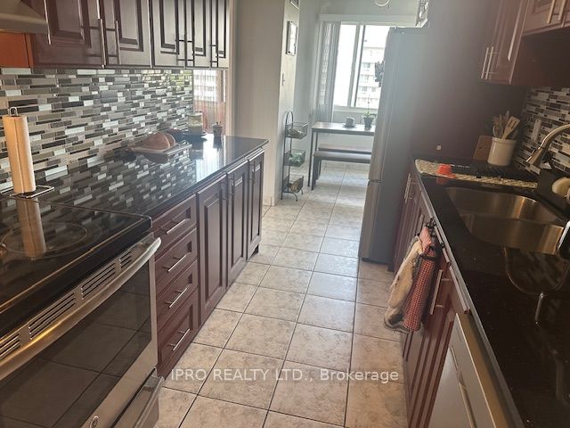 50 Elm Dr E Property Photo 1