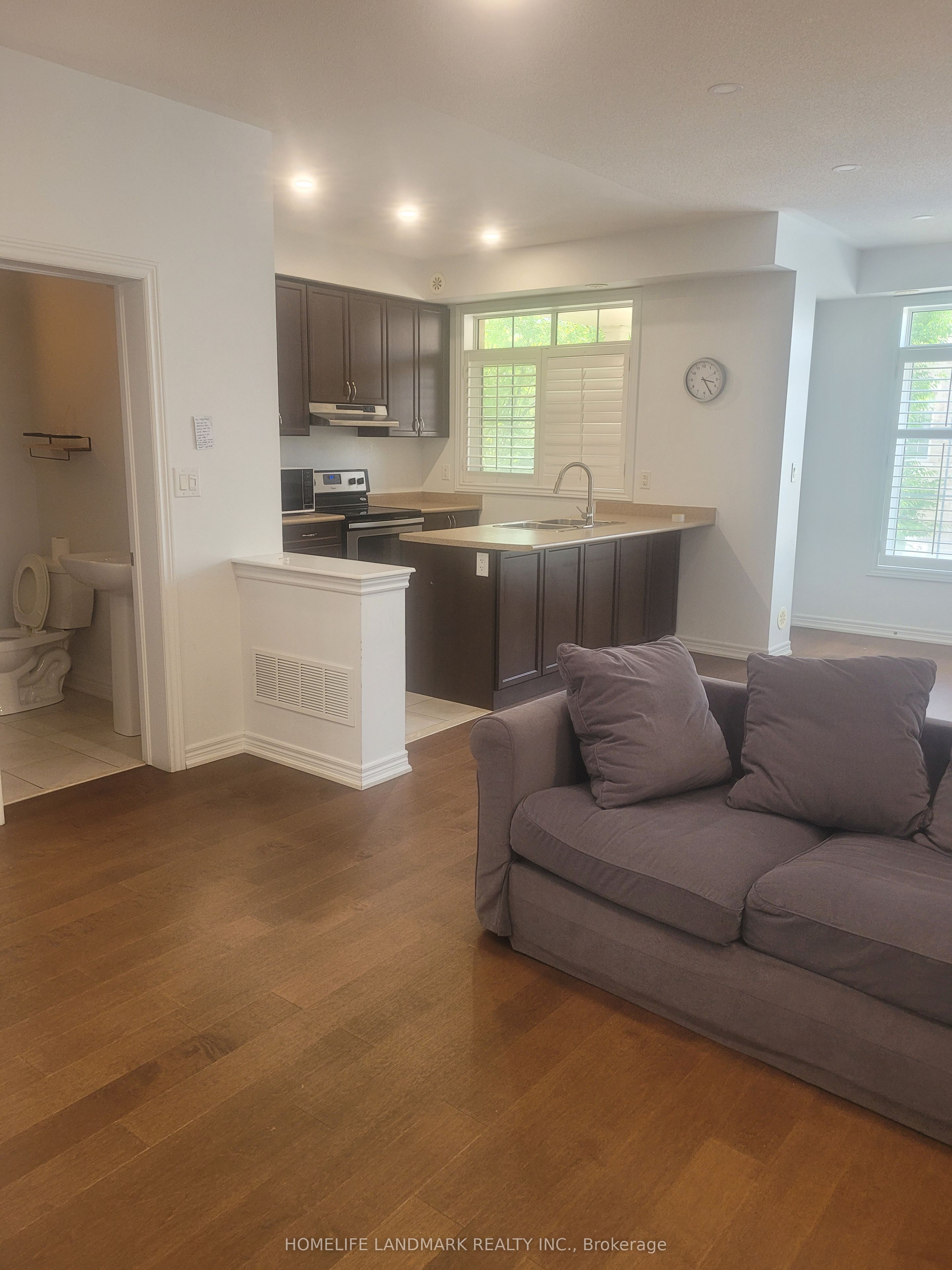 #82 - 2435 Greenwich Drive Property Photo 6