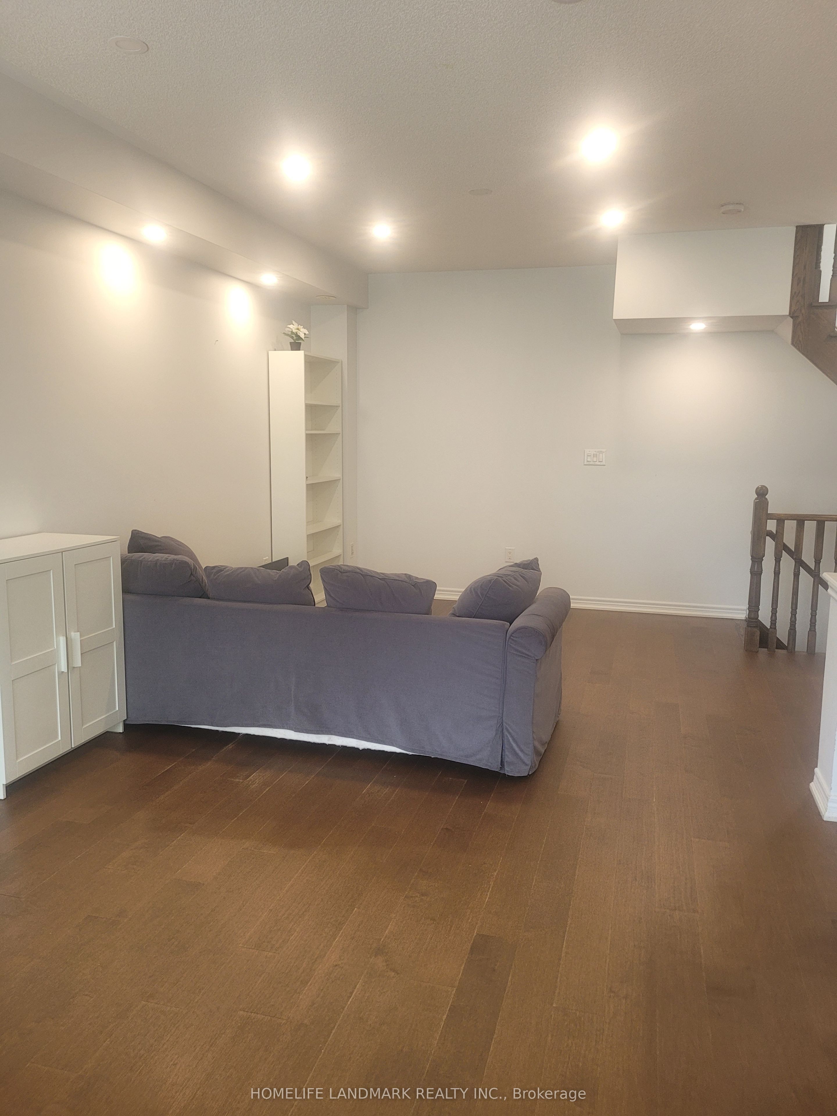 #82 - 2435 Greenwich Drive Property Photo 10