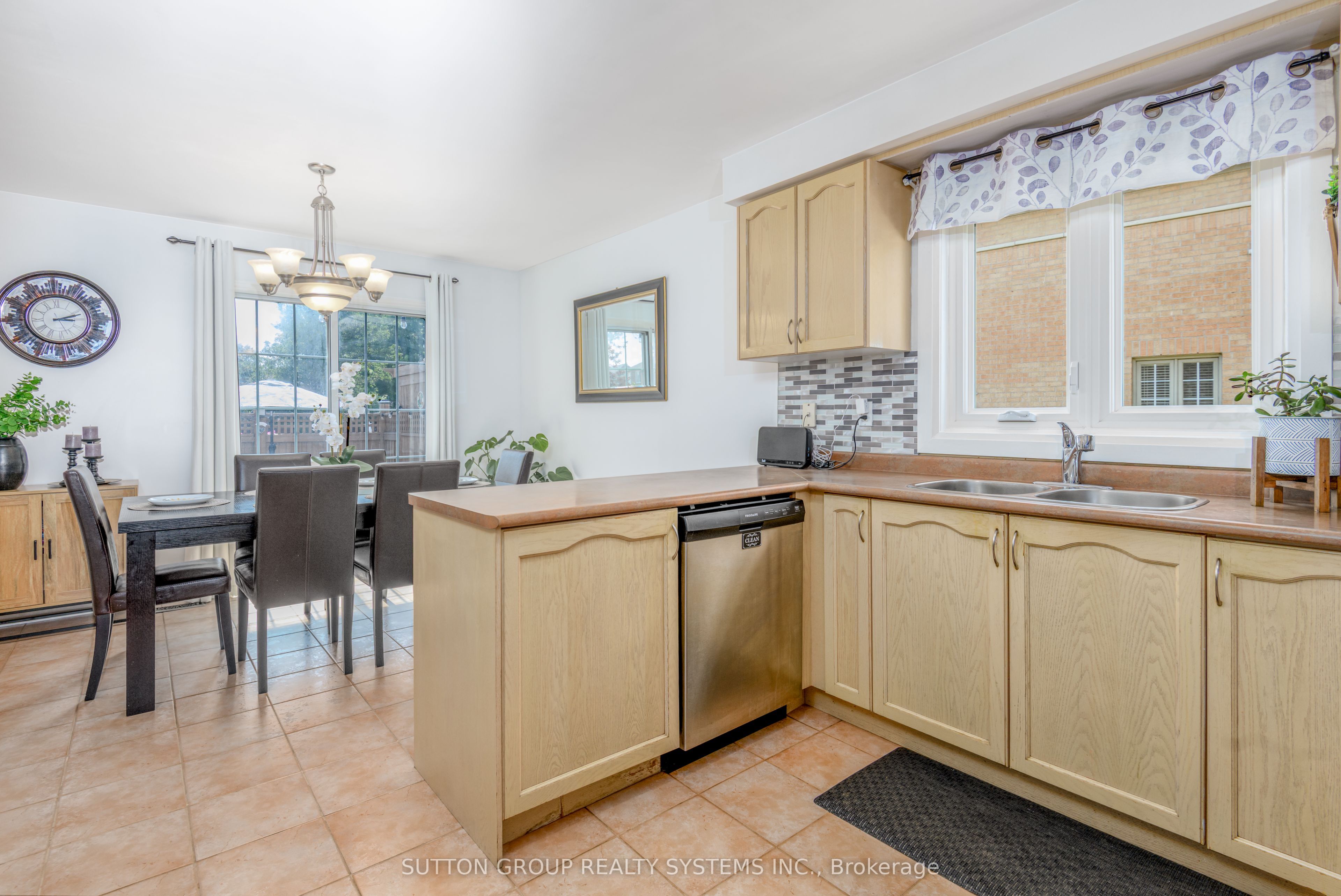 39 Morningmist Street Property Photo 7