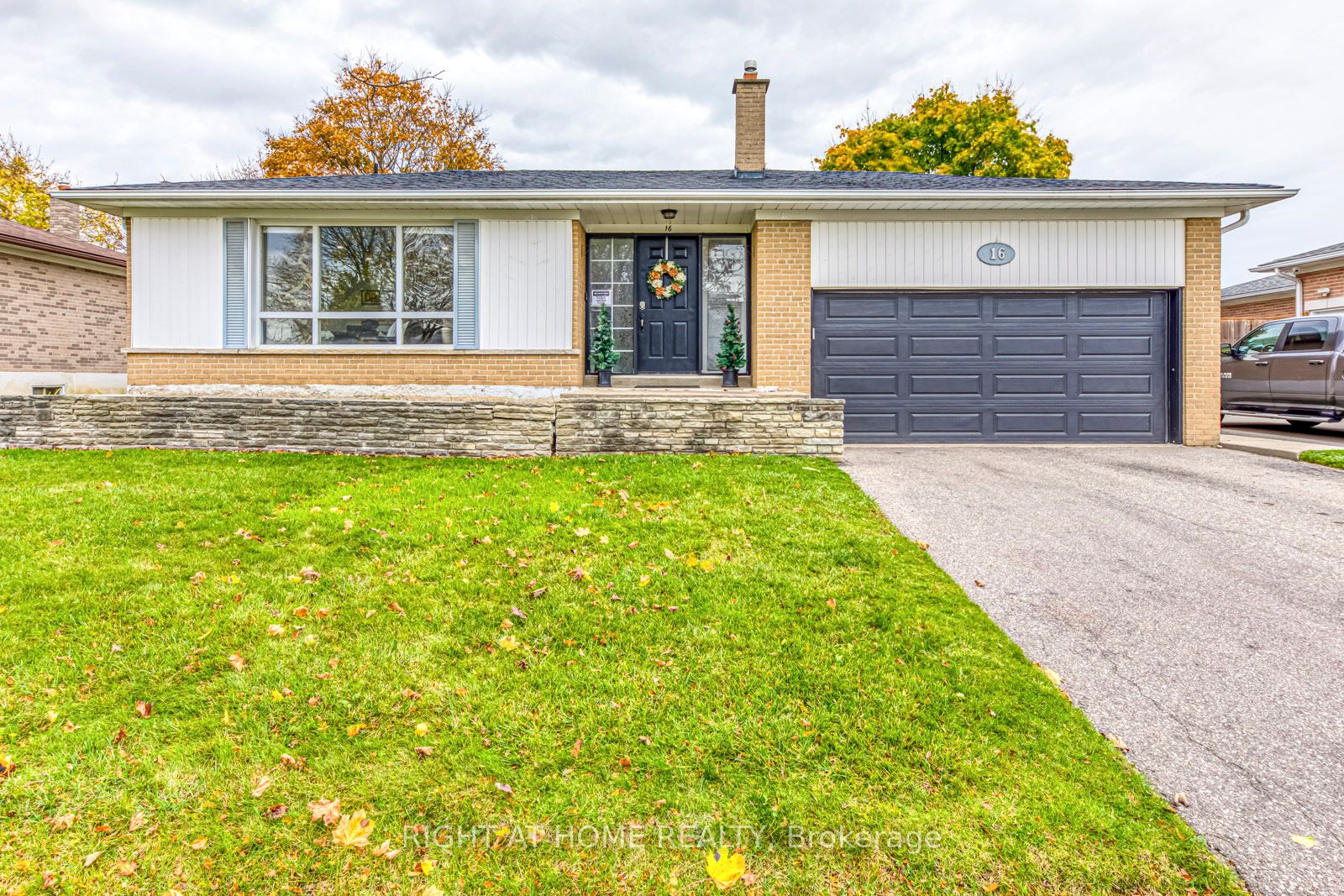 16 Dawson Crescent Property Photo 1