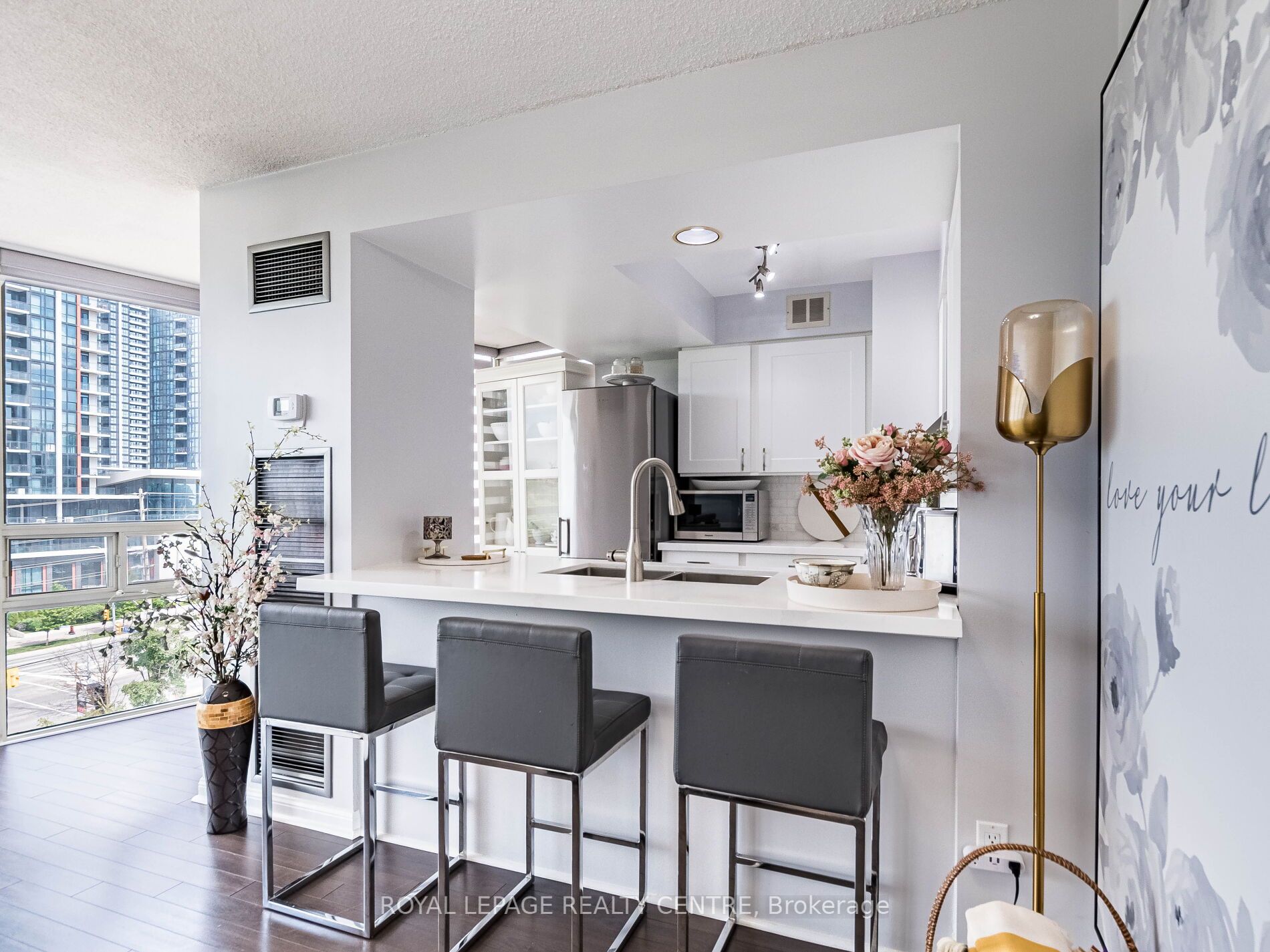 50 Eglinton Avenue W 601 Property Photo 4