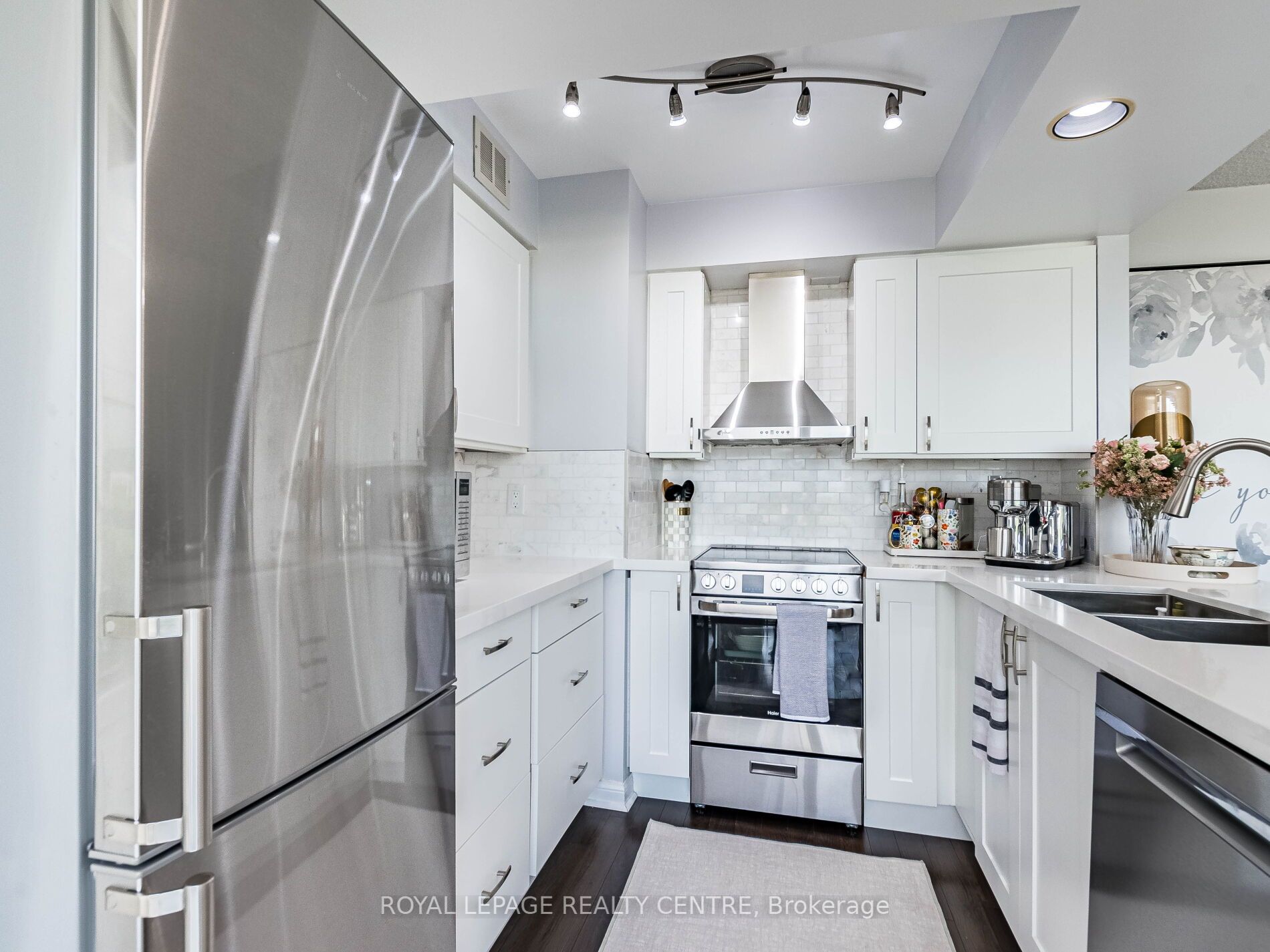 50 Eglinton Avenue W 601 Property Photo 6