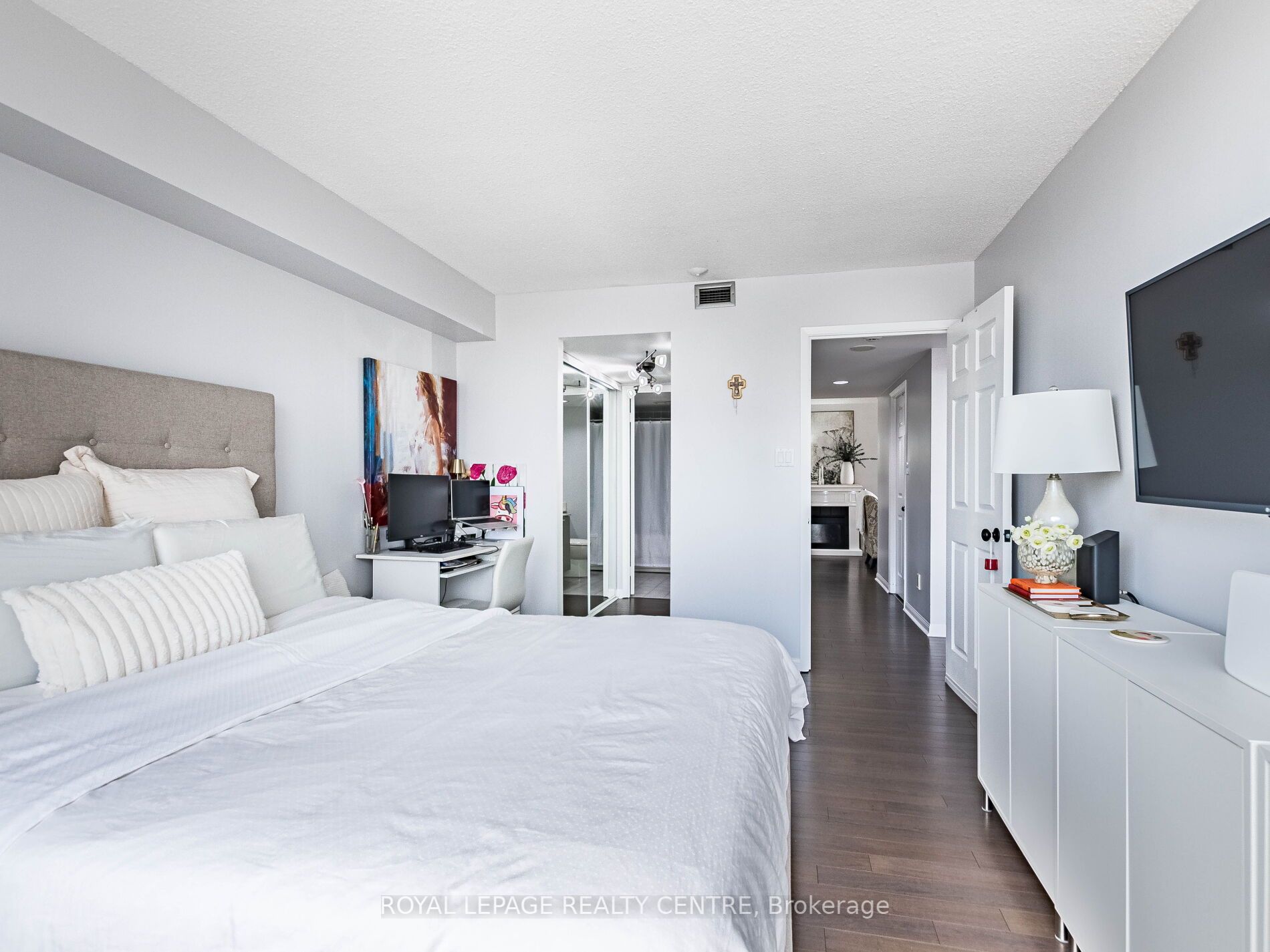 50 Eglinton Avenue W 601 Property Photo 14