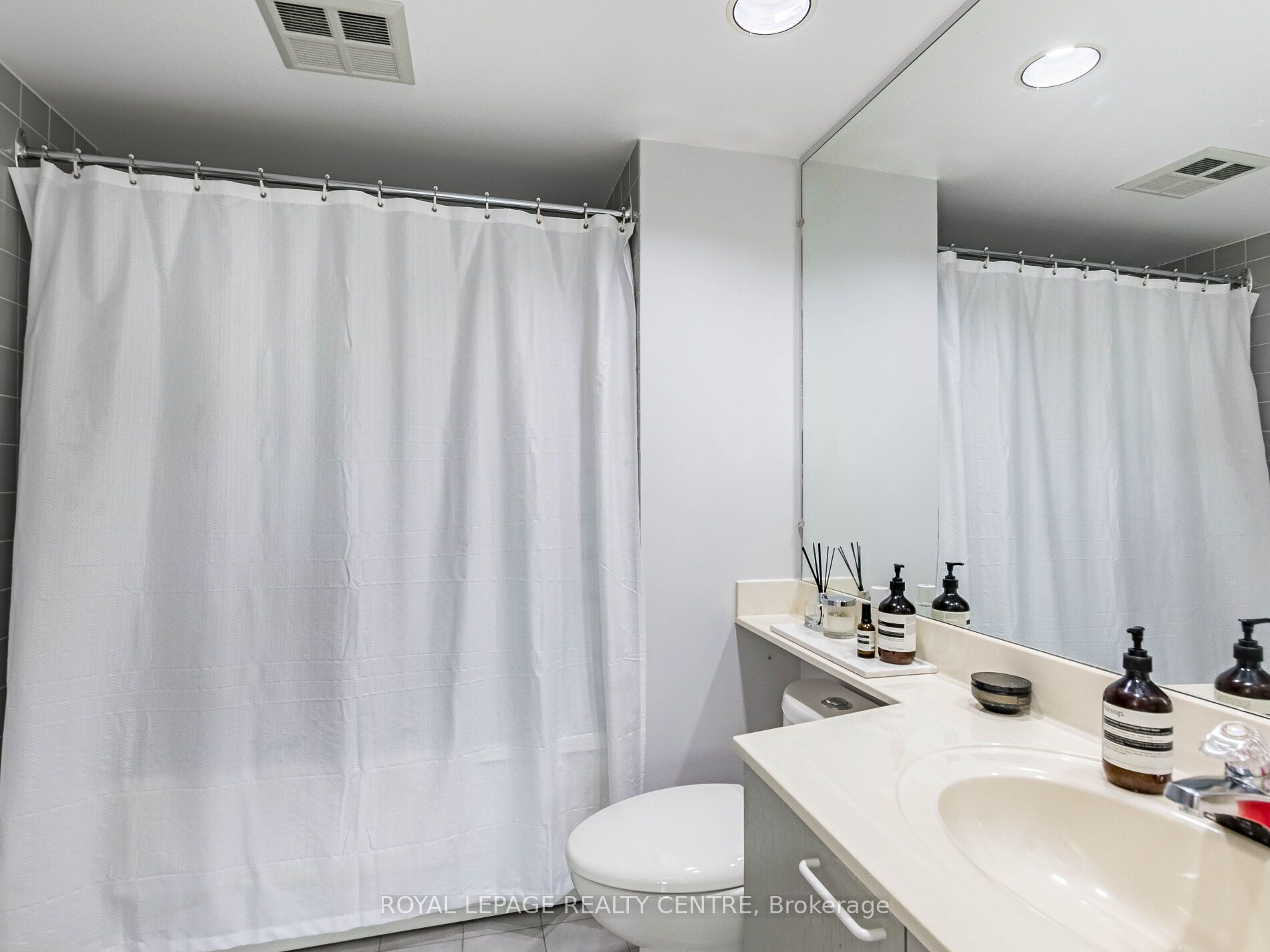 50 Eglinton Avenue W 601 Property Photo 16