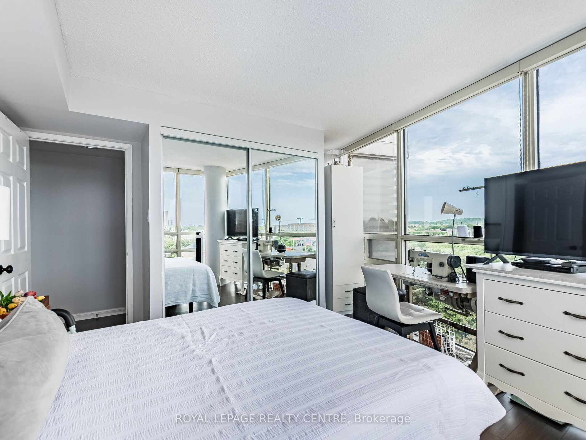 50 Eglinton Avenue W 601 Property Photo 18