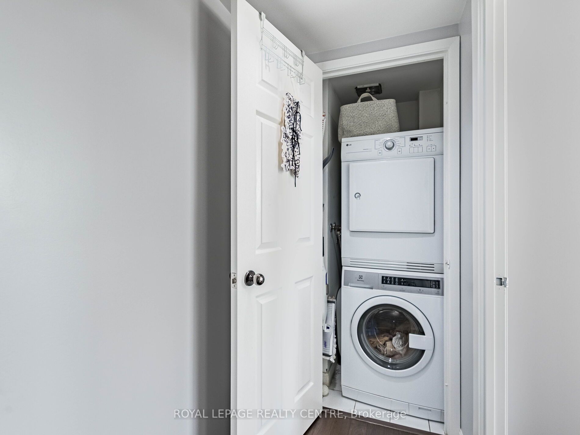 50 Eglinton Avenue W 601 Property Photo 20