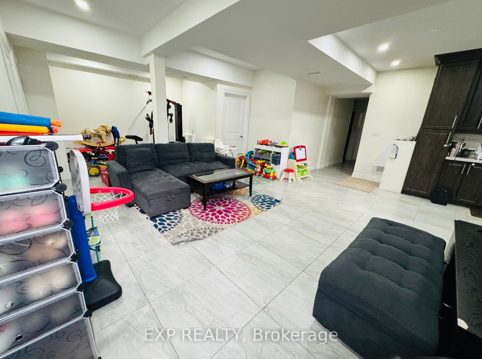 85 Degrey Drive (bsmnt) Property Photo 2