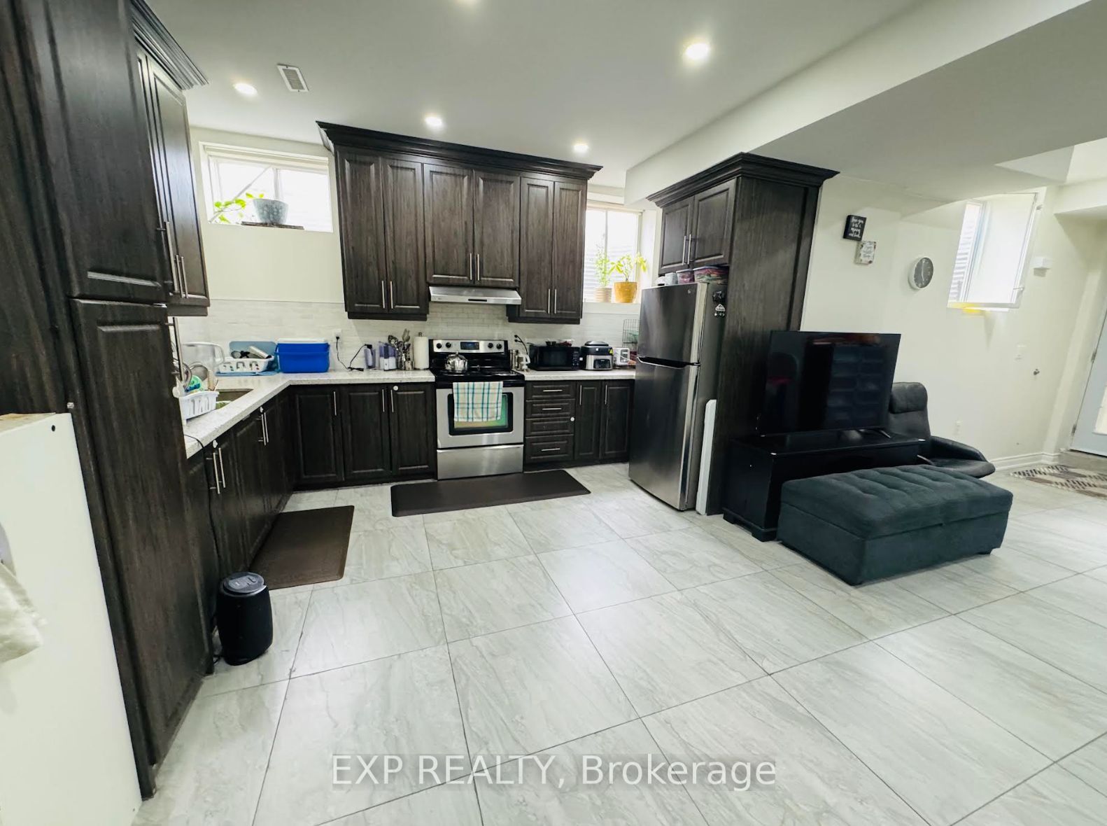 85 Degrey Drive (bsmnt) Property Photo 3