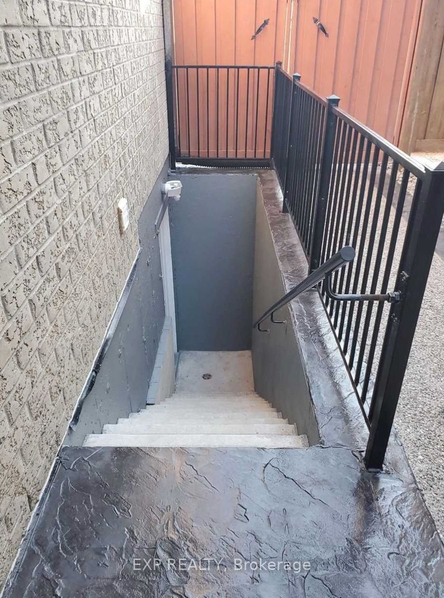 85 Degrey Drive (bsmnt) Property Photo 13