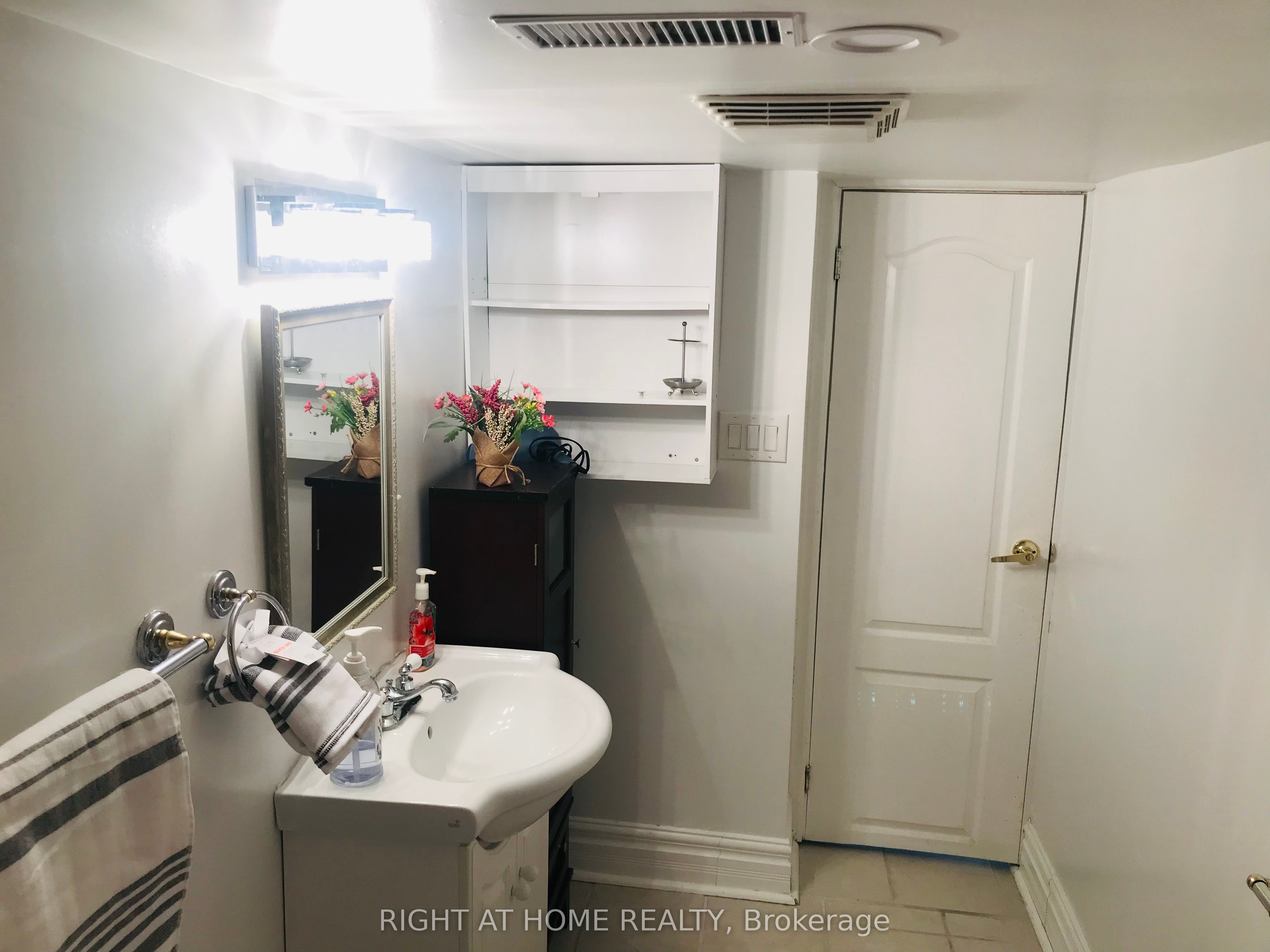 289 Laurentian Avenue Property Photo 10