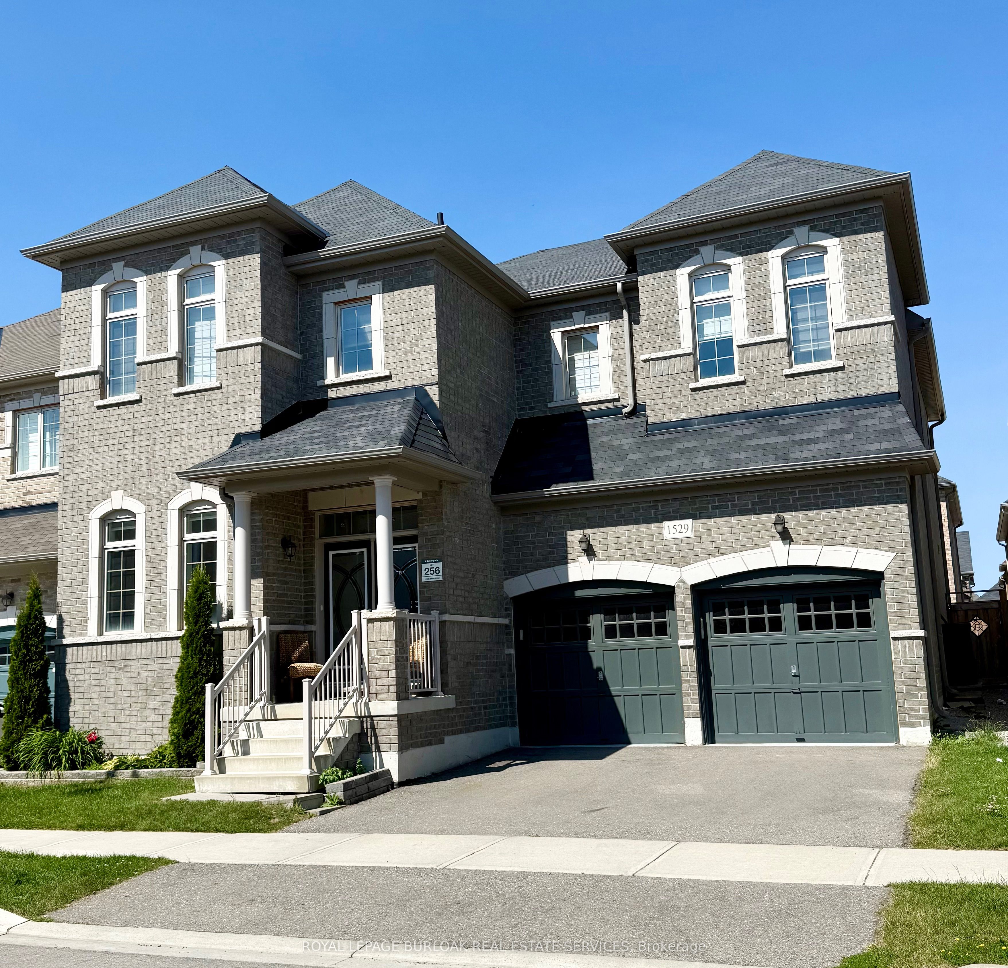 1529 Devine Point B Property Photo 1