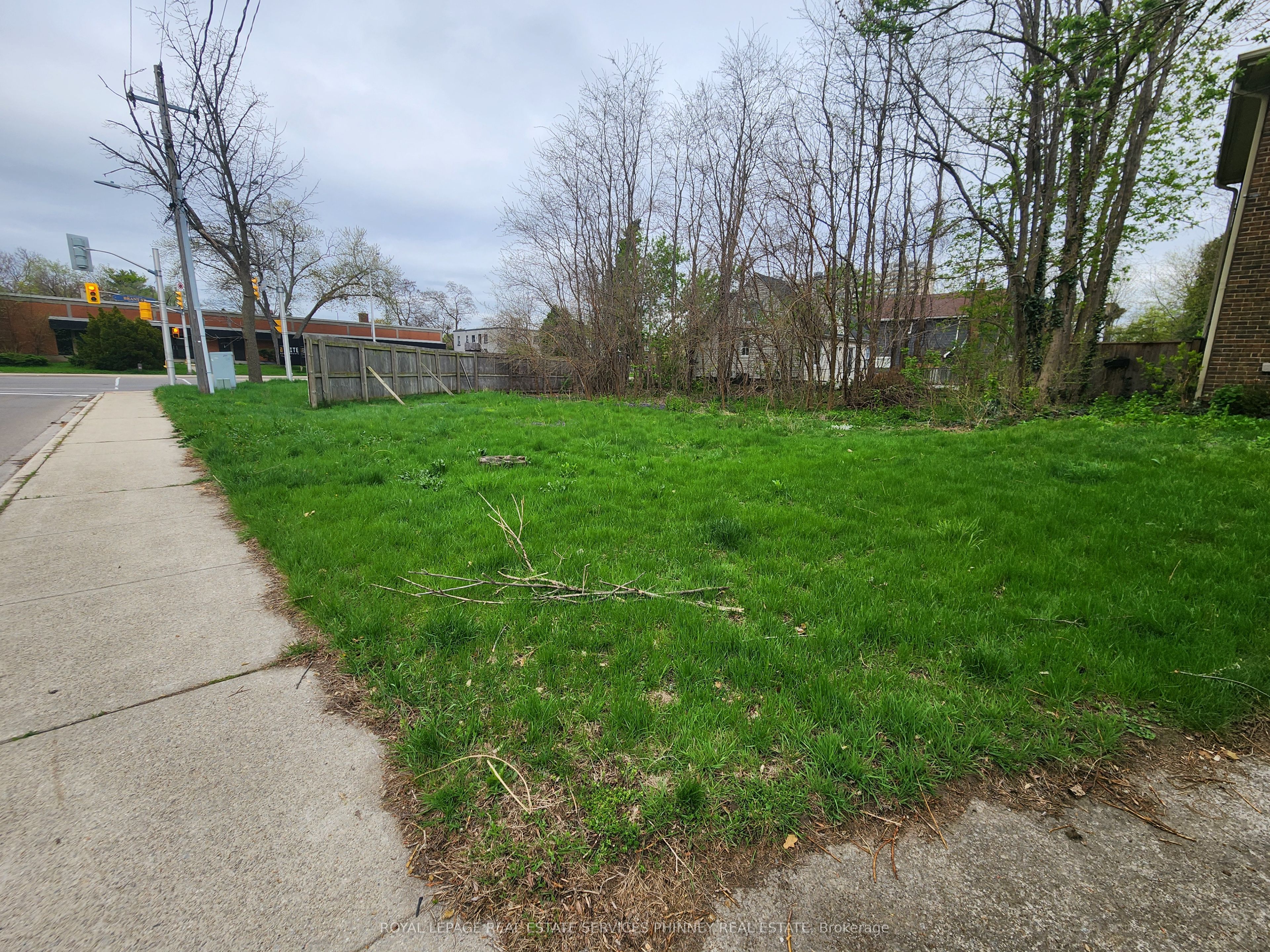 685 Brant St Property Photo 3