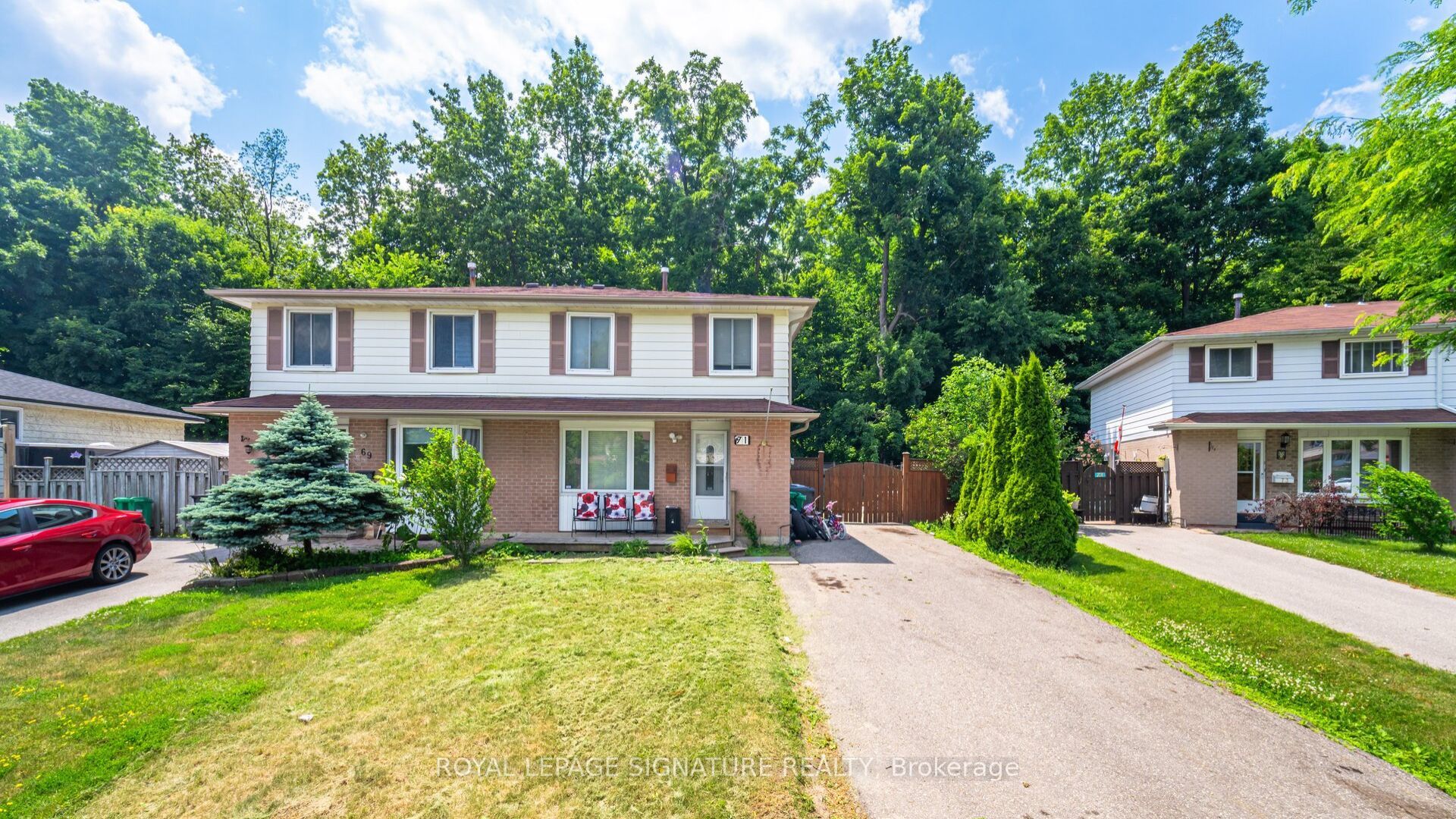 71 Mandarin Crescent N Property Photo 5