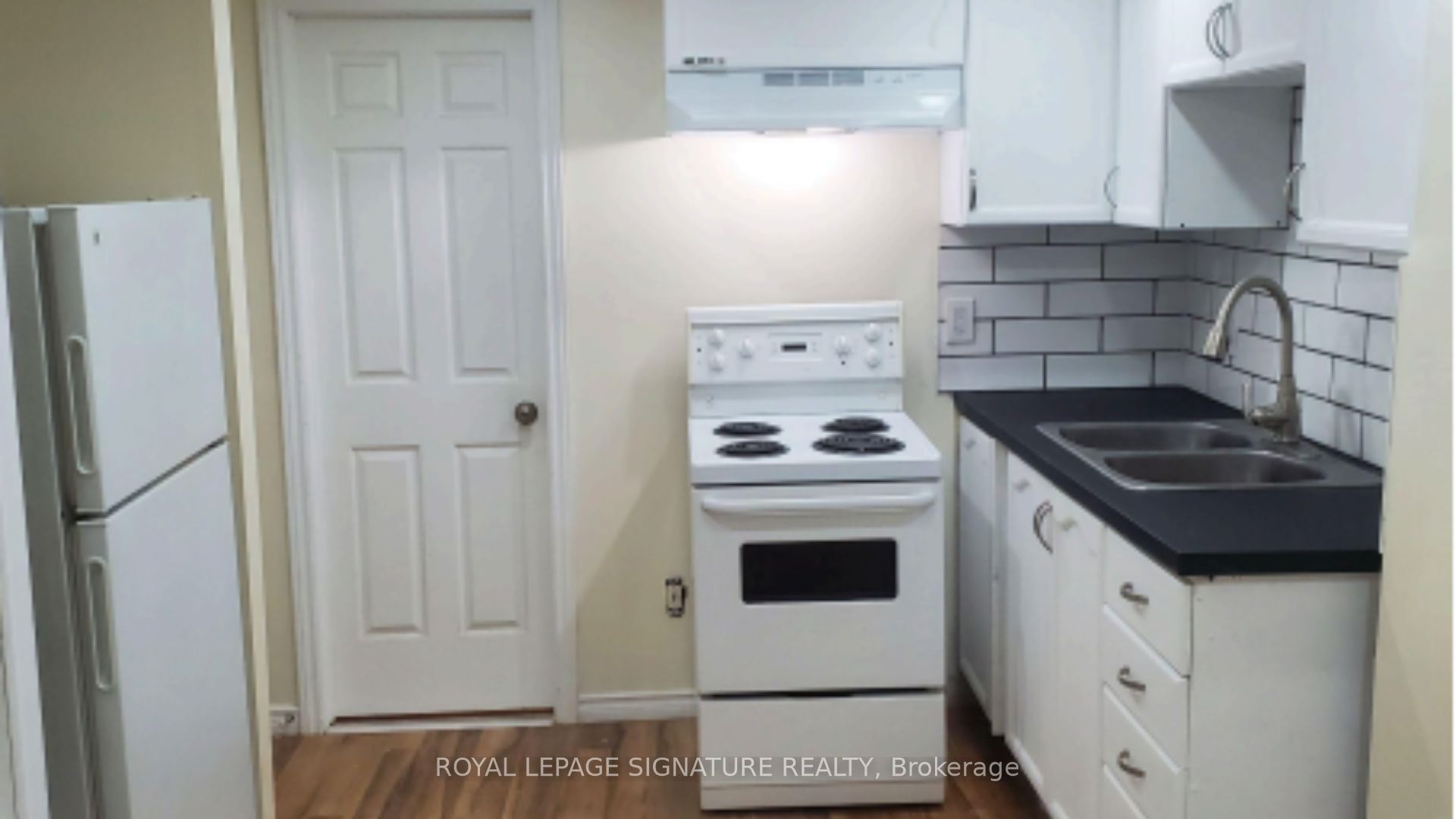 71 Mandarin Crescent N Property Photo 16