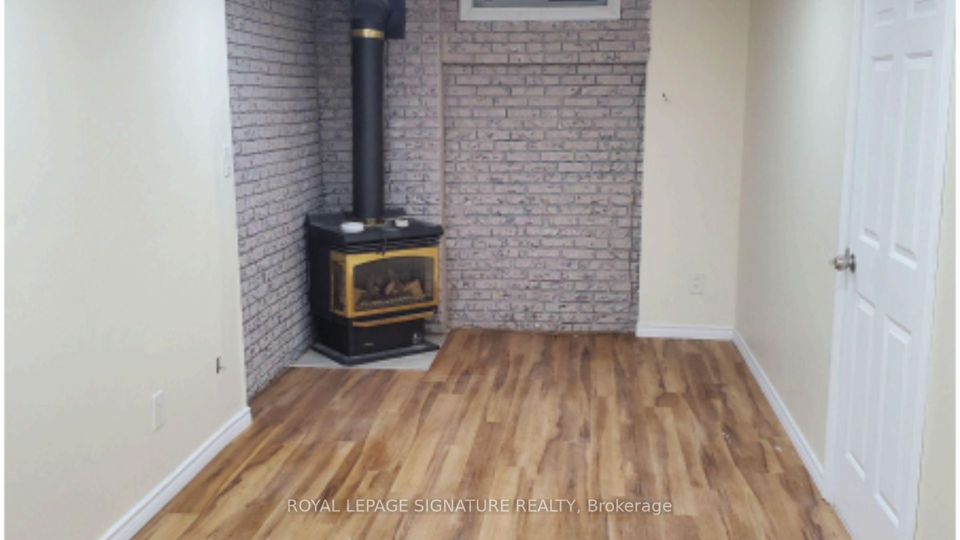 71 Mandarin Crescent N Property Photo 17