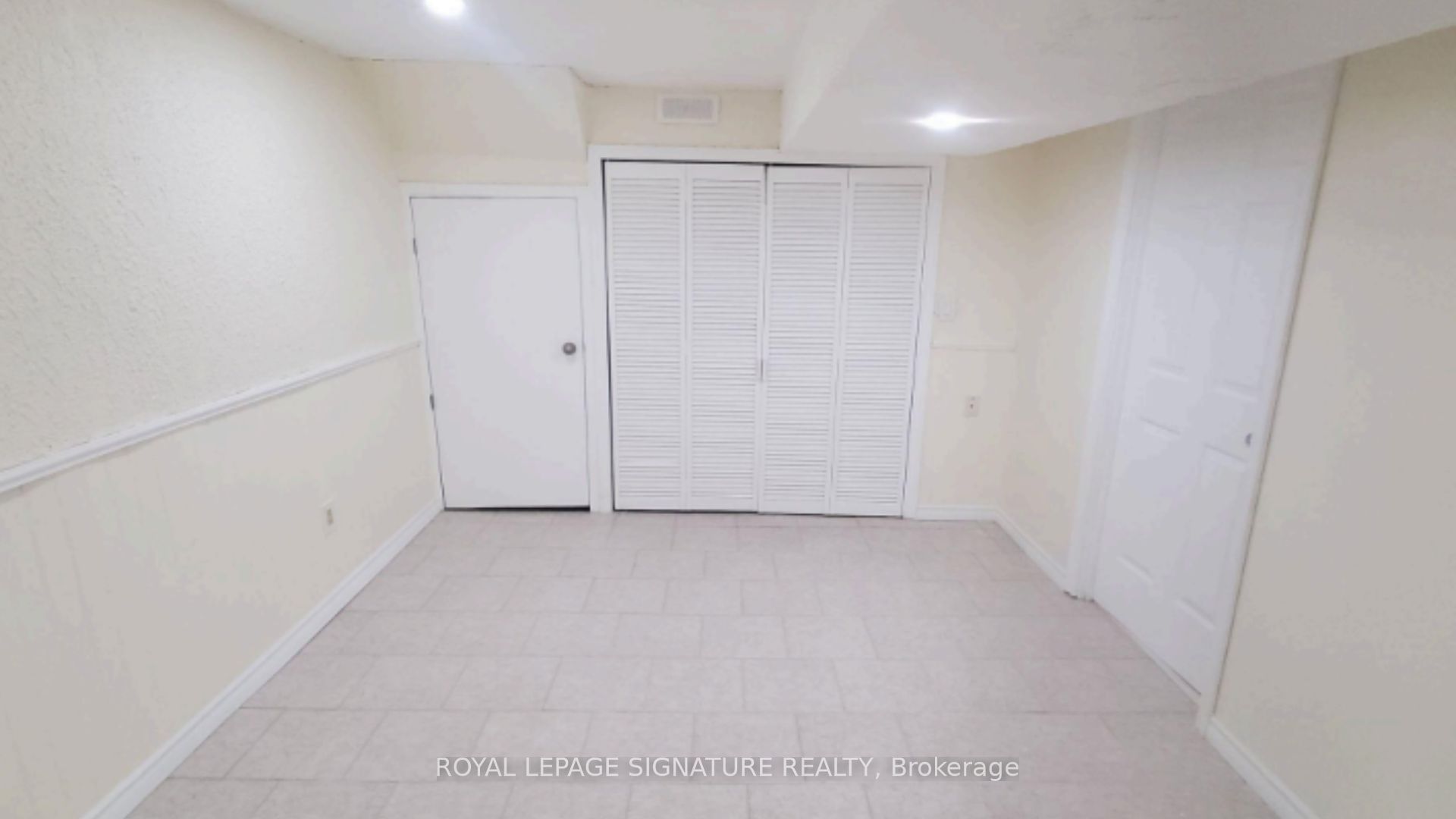 71 Mandarin Crescent N Property Photo 18