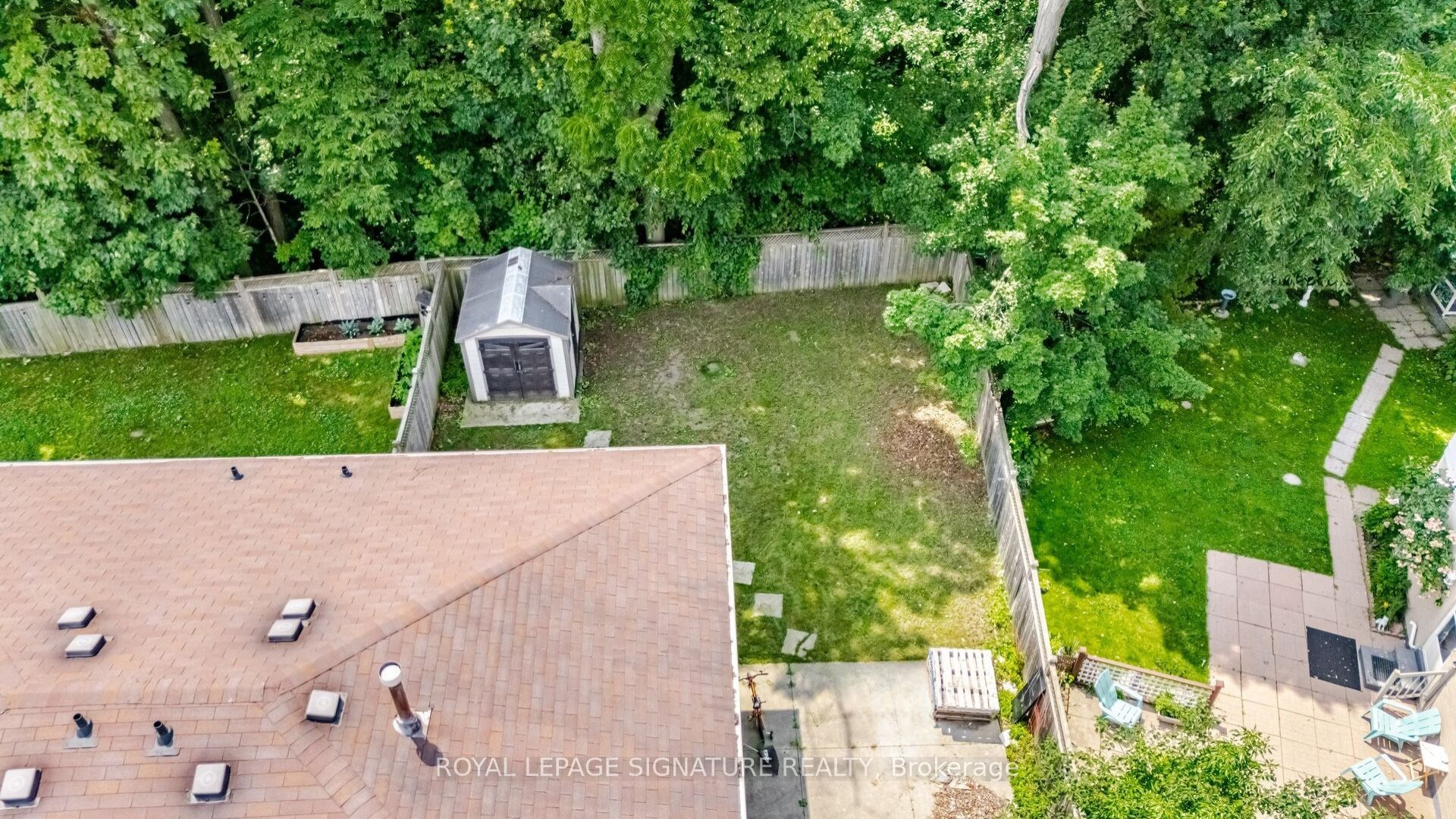 71 Mandarin Crescent N Property Photo 23