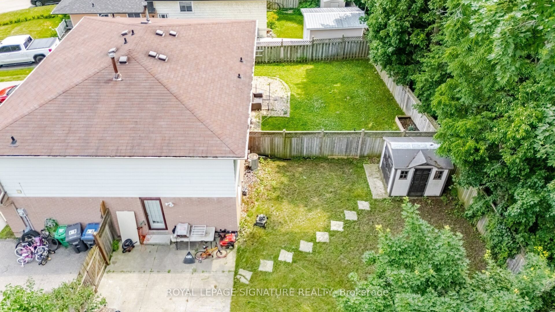 71 Mandarin Crescent N Property Photo 24