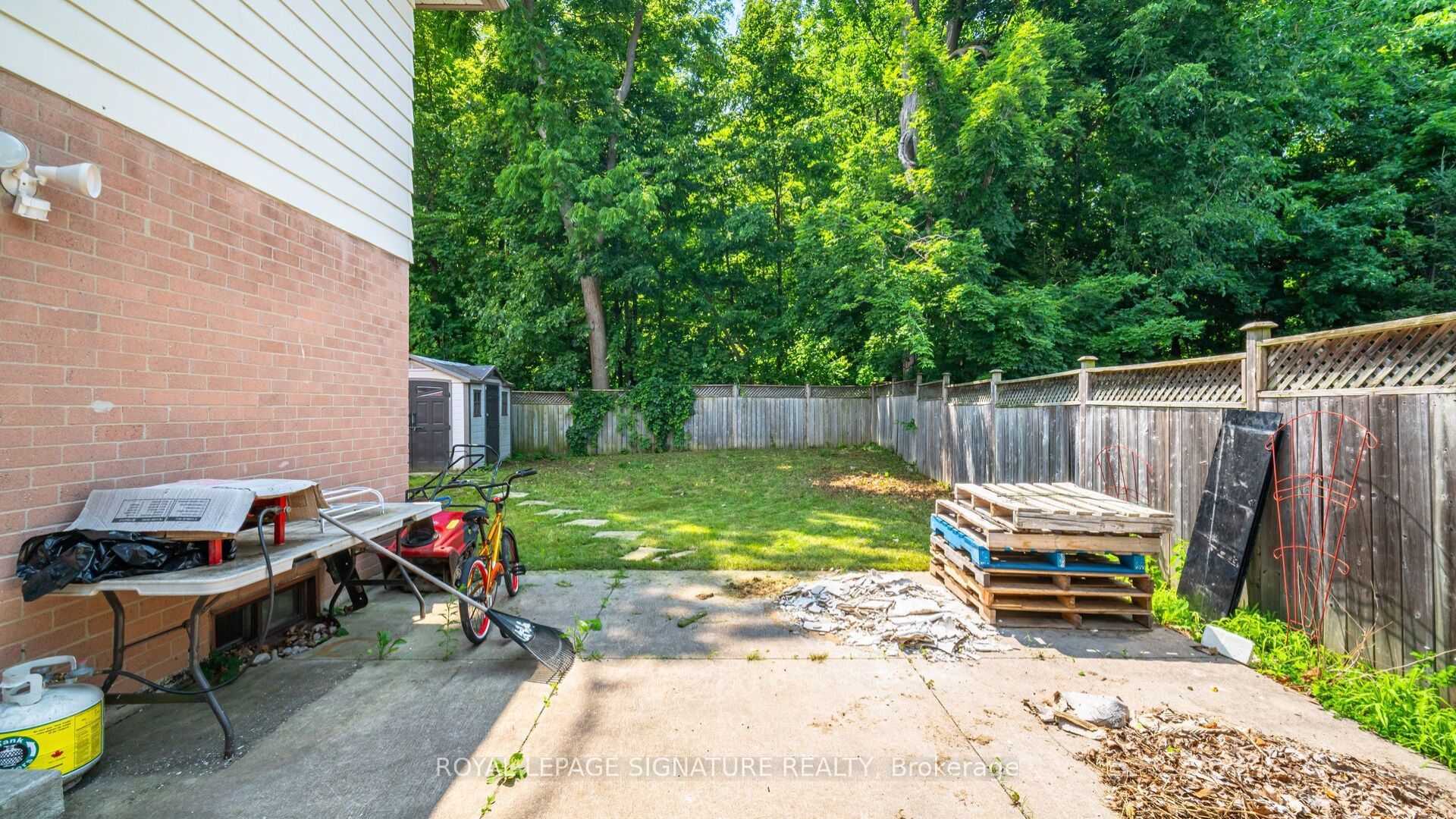 71 Mandarin Crescent N Property Photo 25
