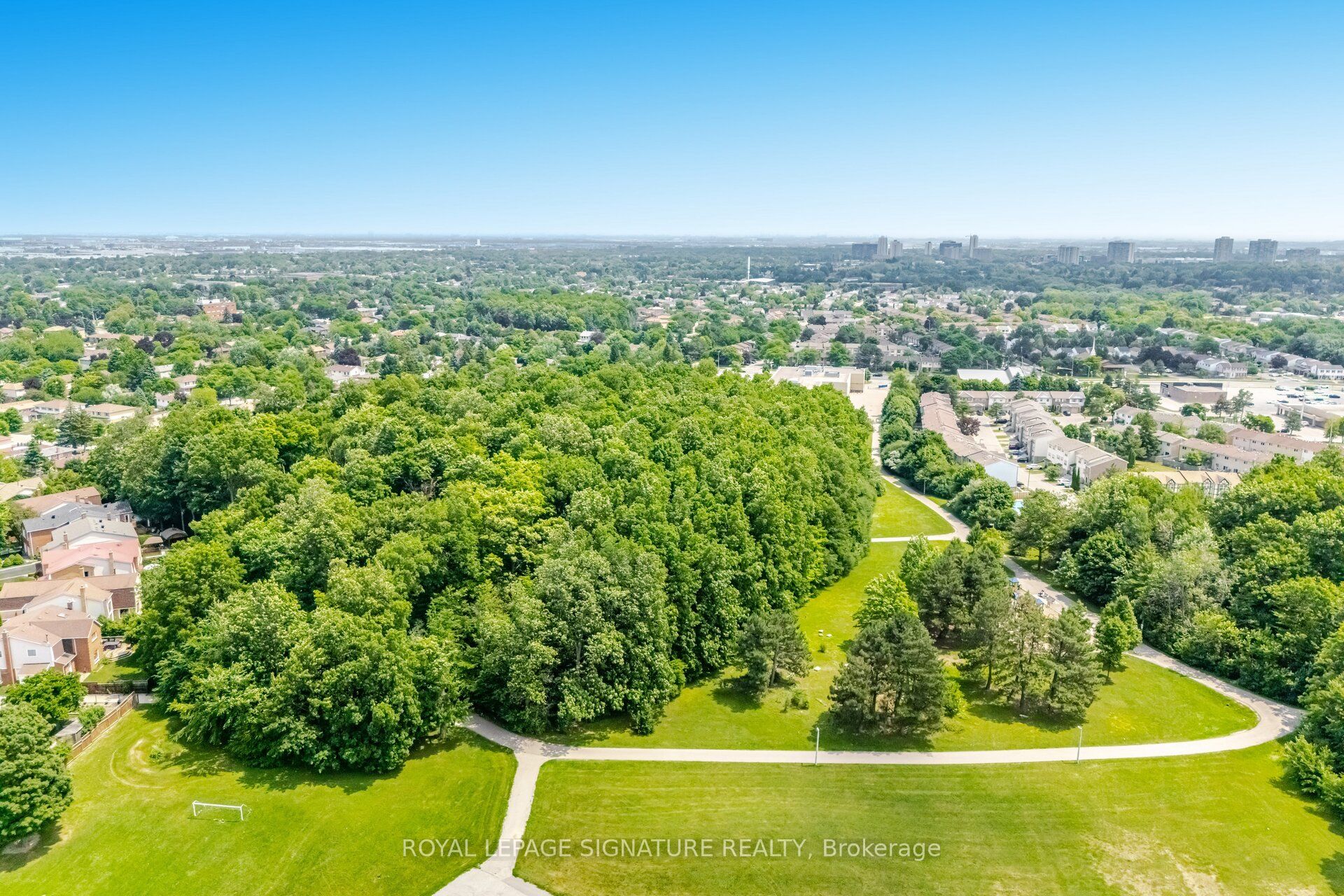 71 Mandarin Crescent N Property Photo 28
