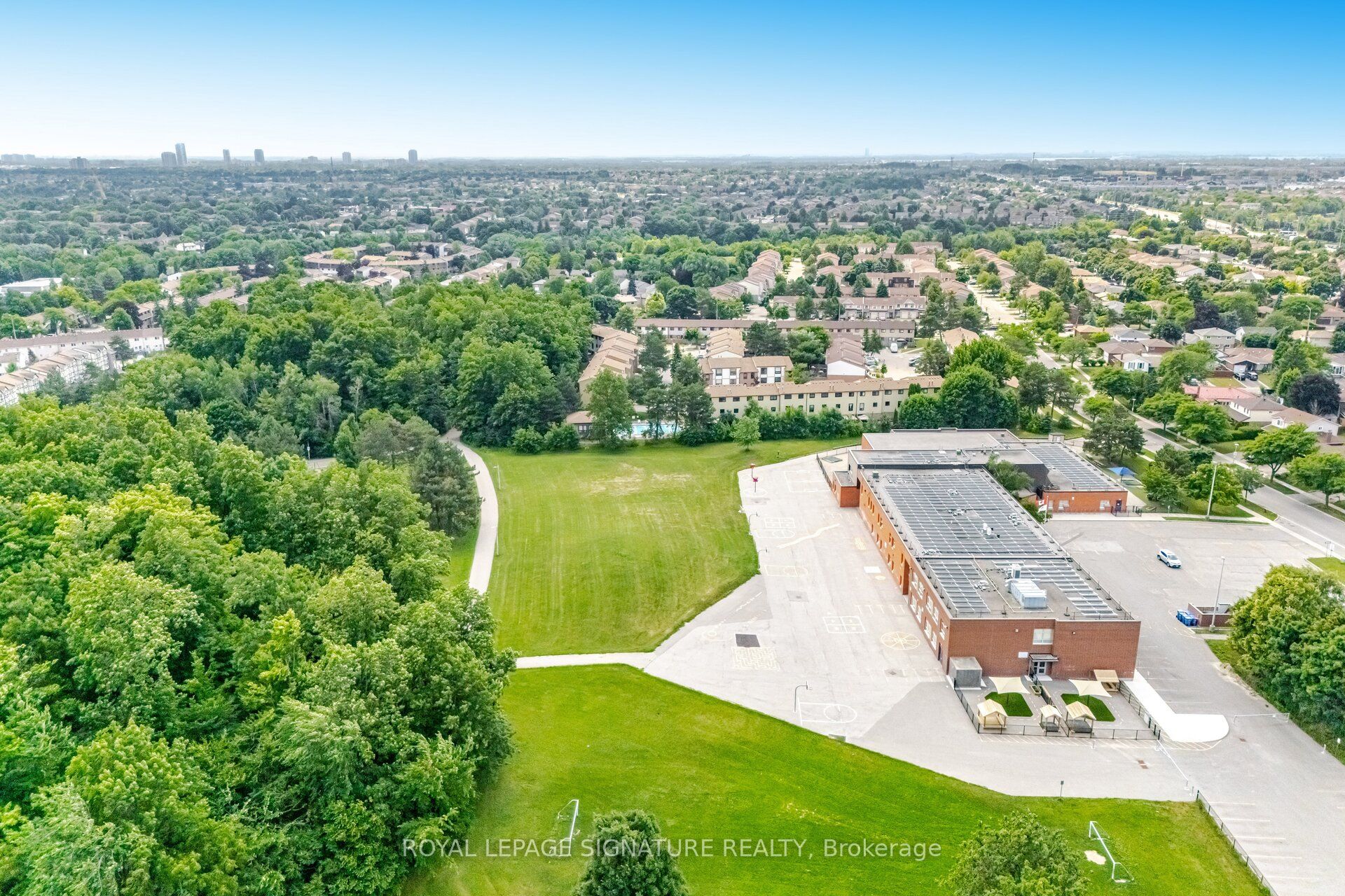 71 Mandarin Crescent N Property Photo 30