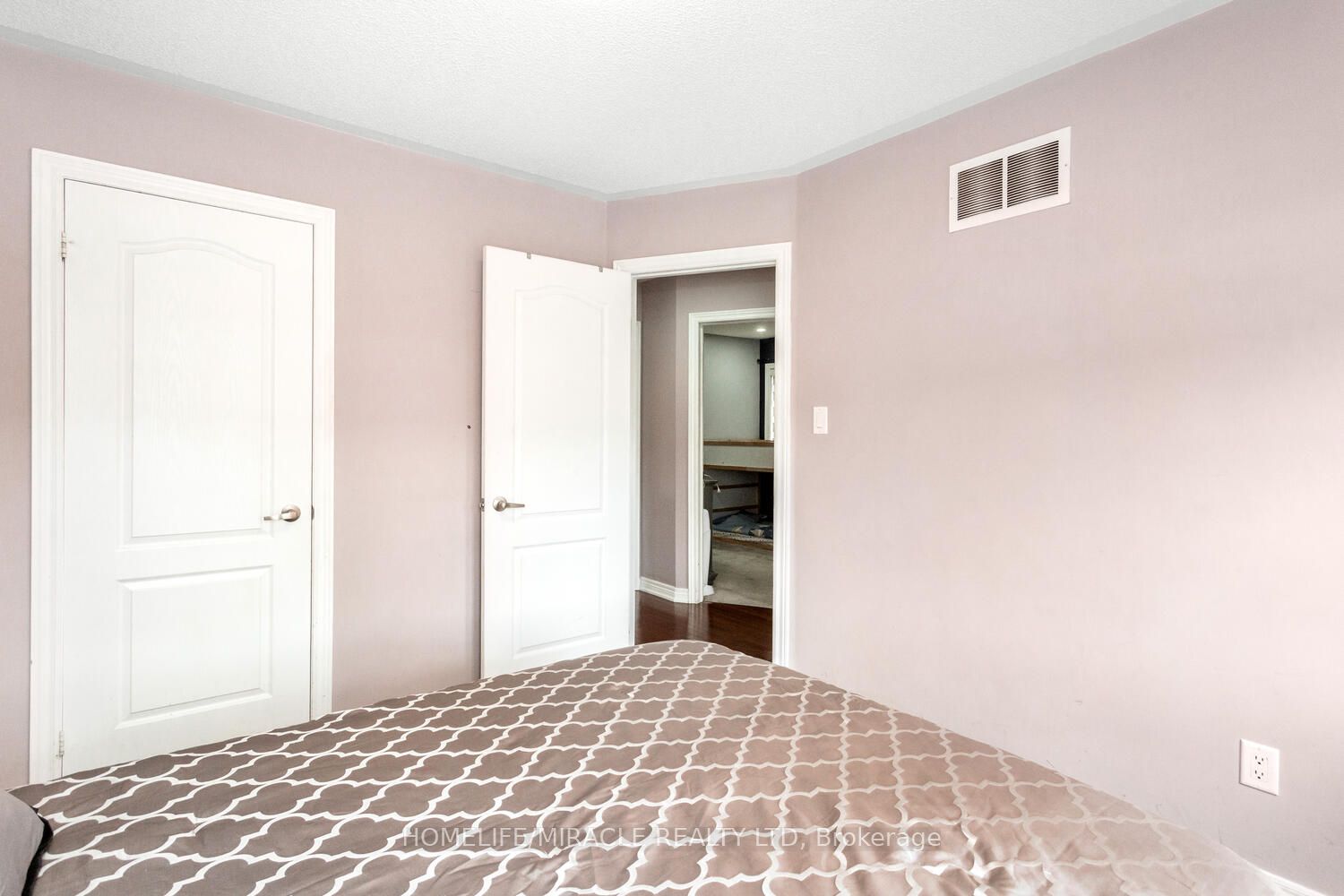 45 Boundbrook Drive Property Photo 30