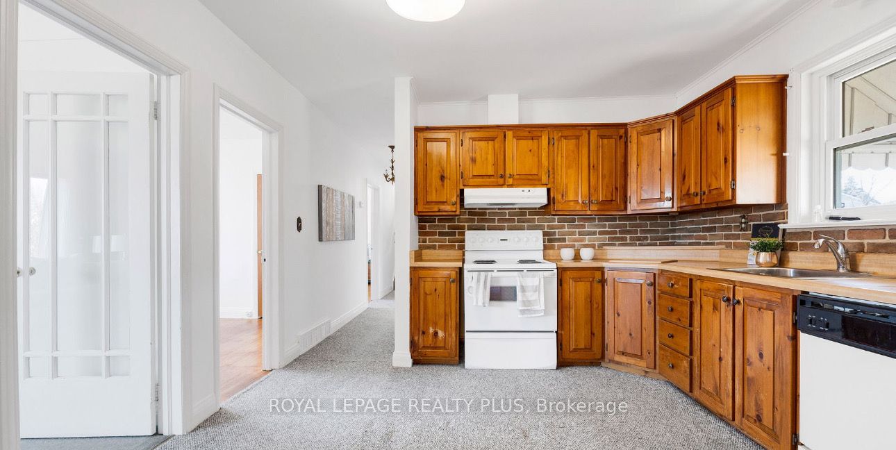 676 Walker's Line Property Photo 11