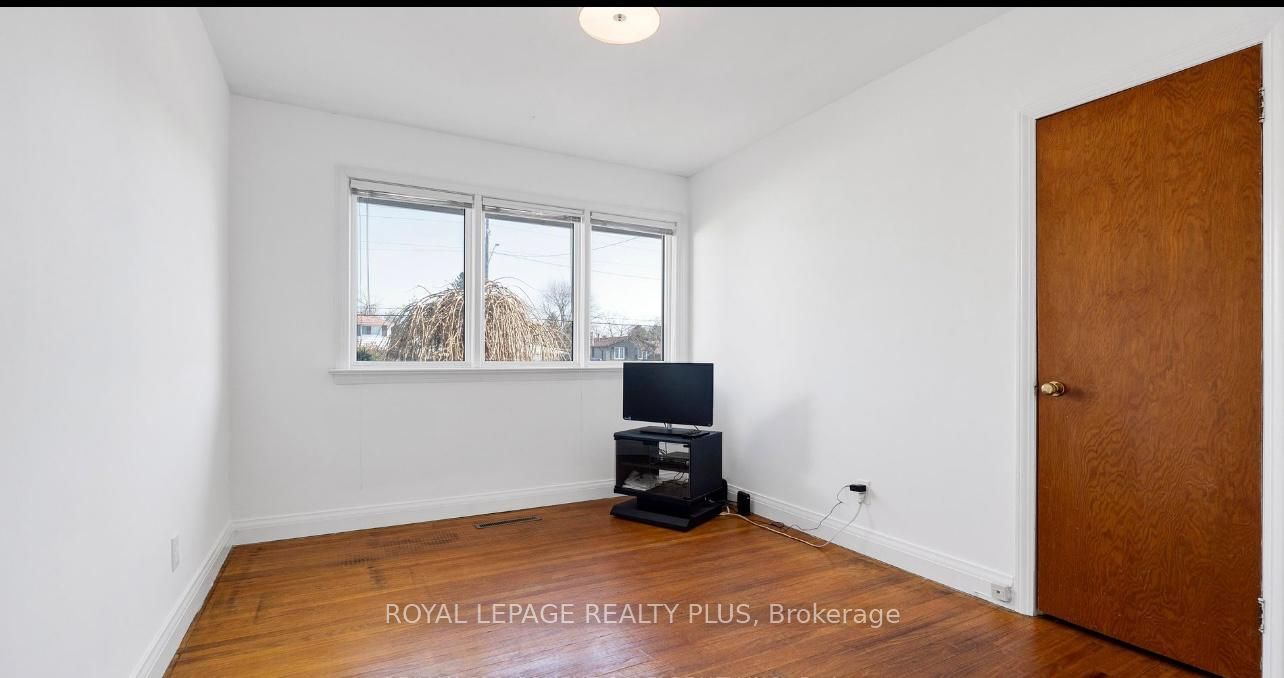 676 Walker's Line Property Photo 14