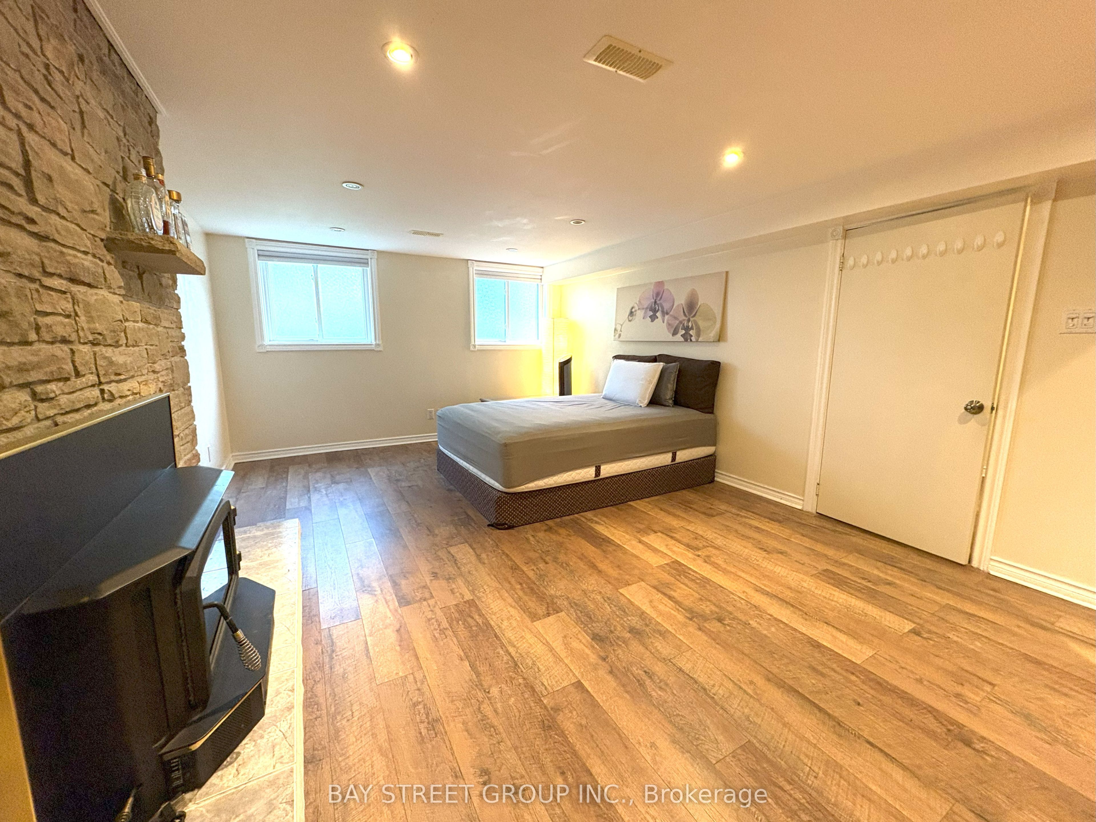 238 The West Mall N/a Property Photo 4
