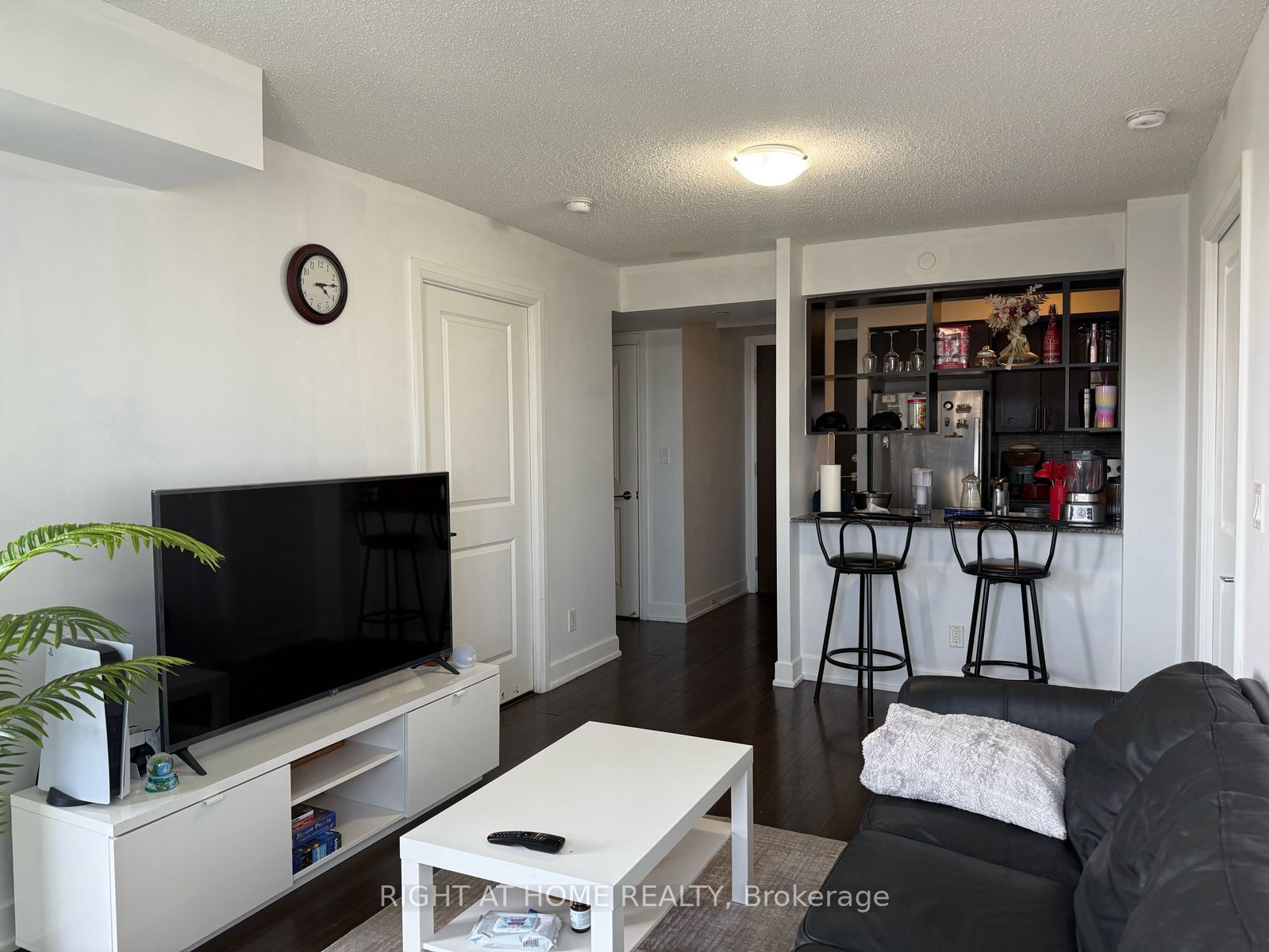 #3212 - 30 Shore Breeze Drive Property Photo 6