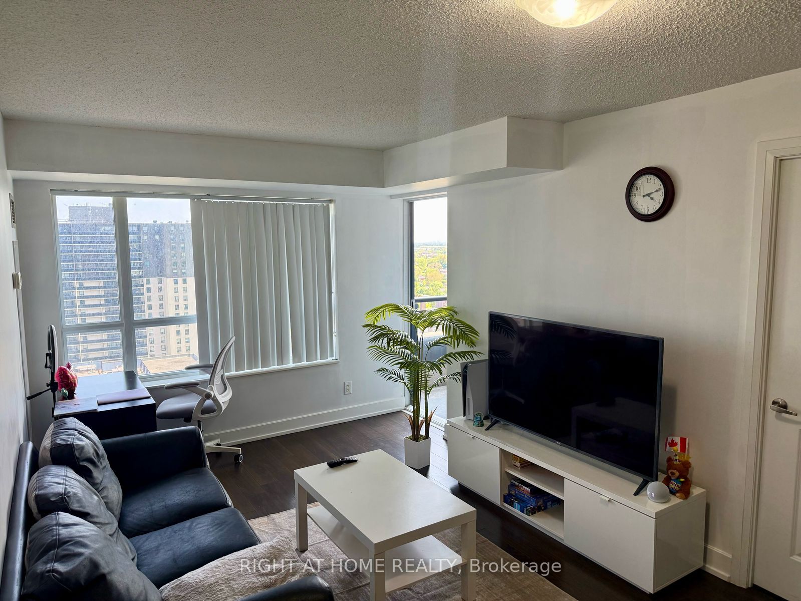 #3212 - 30 Shore Breeze Drive Property Photo 8