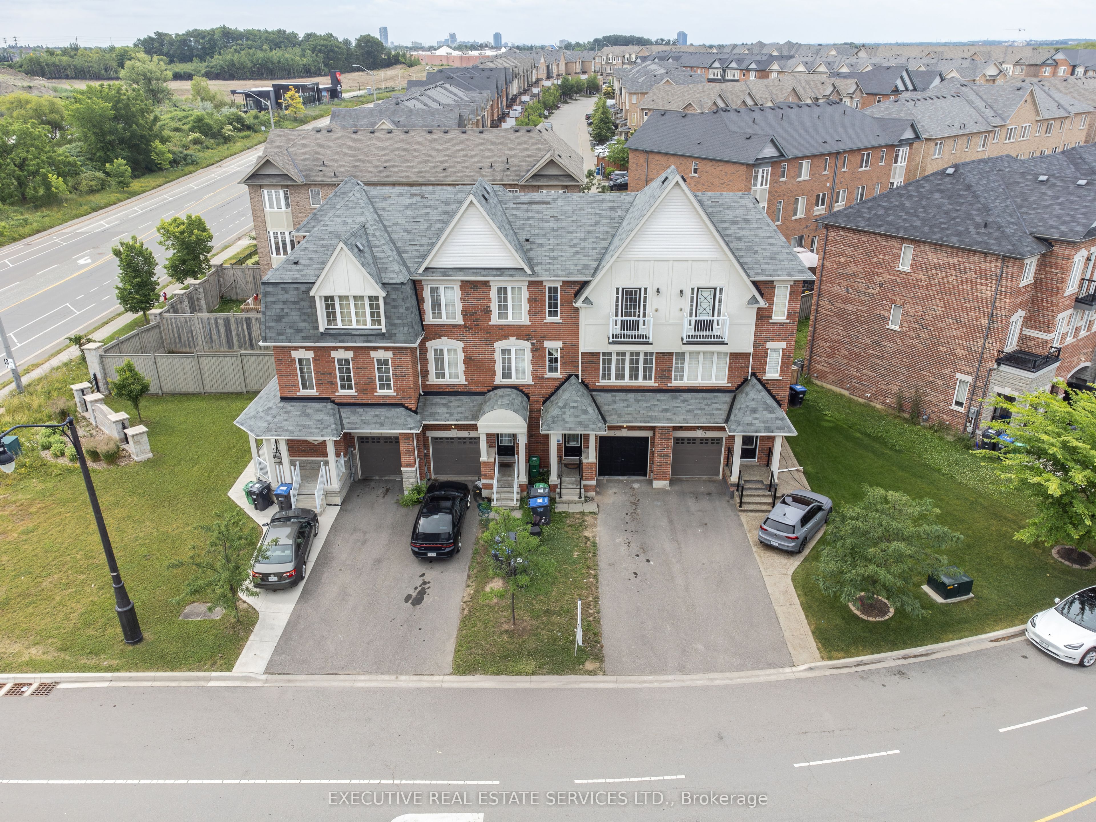 5 Sprucewood Road Property Photo 1