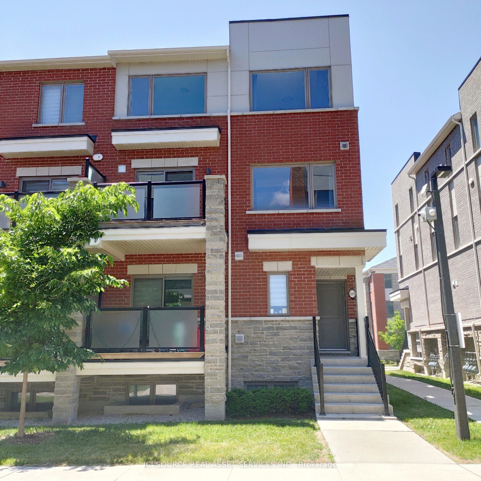 250 Lagerfeld Dr Property Photo 1