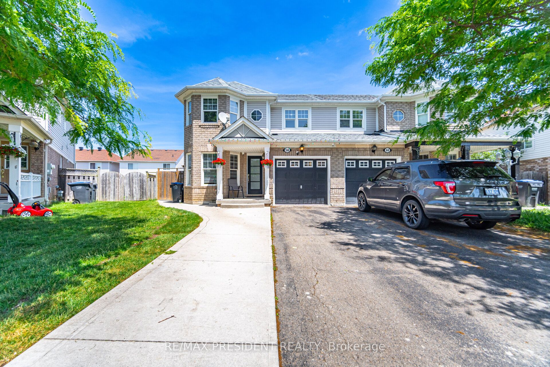 58 Frontenac Crescent Property Photo 2