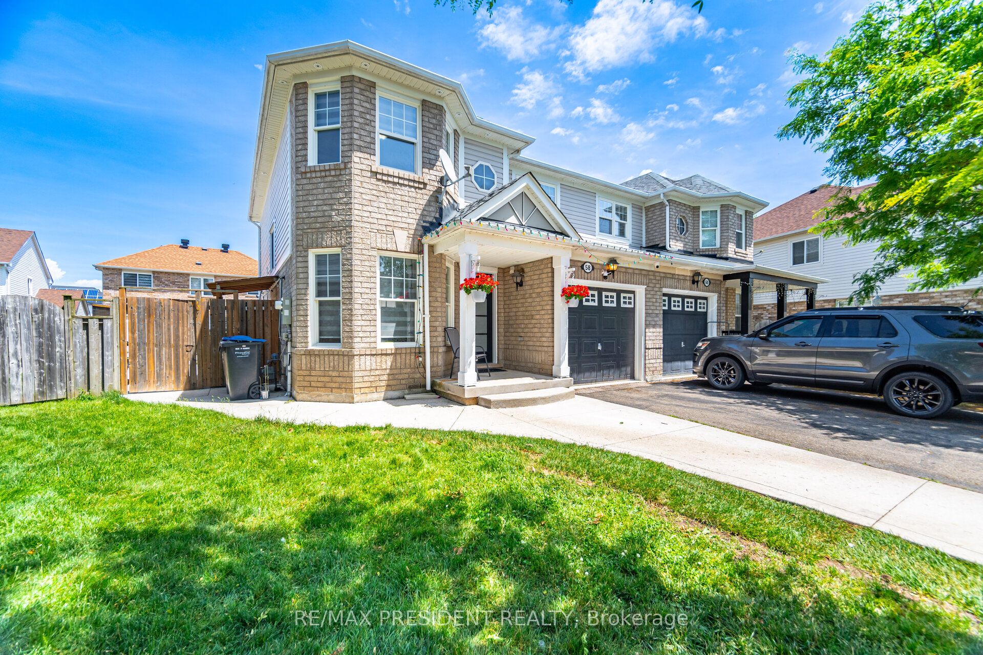 58 Frontenac Crescent Property Photo 3
